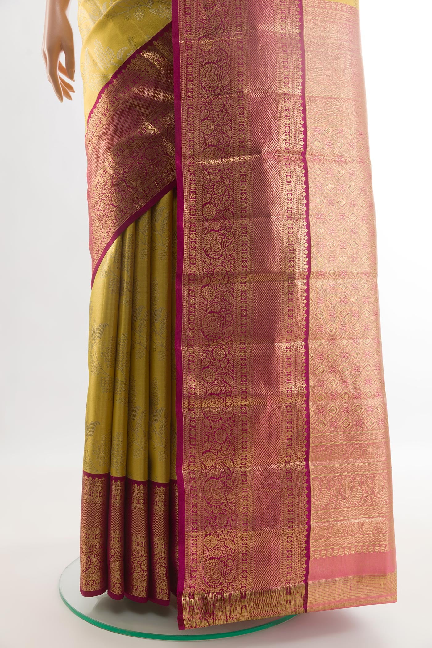 Pleats and pallu of Gold Kanchipuram Tissue Silk Saree with Zari Brocade on the body and Zari Border. 