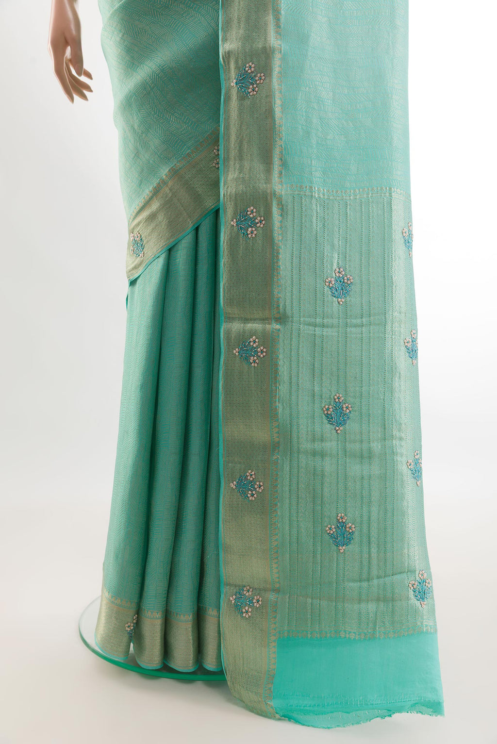 Pleats and pallu of Turquoise Mysore Crepe Saree with Zari Brocade on the body and Zari Border. 
