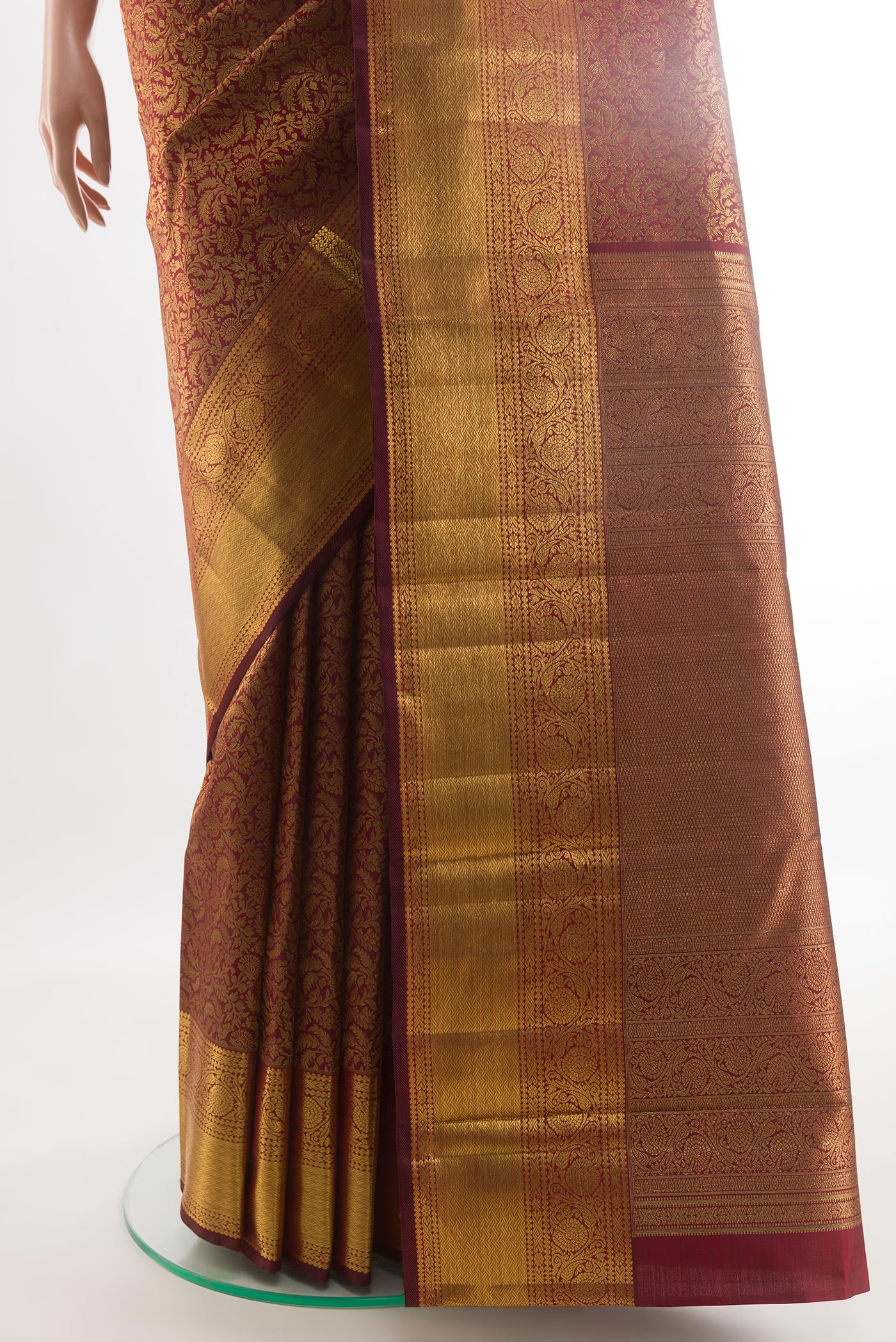 Pleats and pallu of Maroon Kanchipuram Silk Saree with Zari Brocade on the body and Zari Border. 