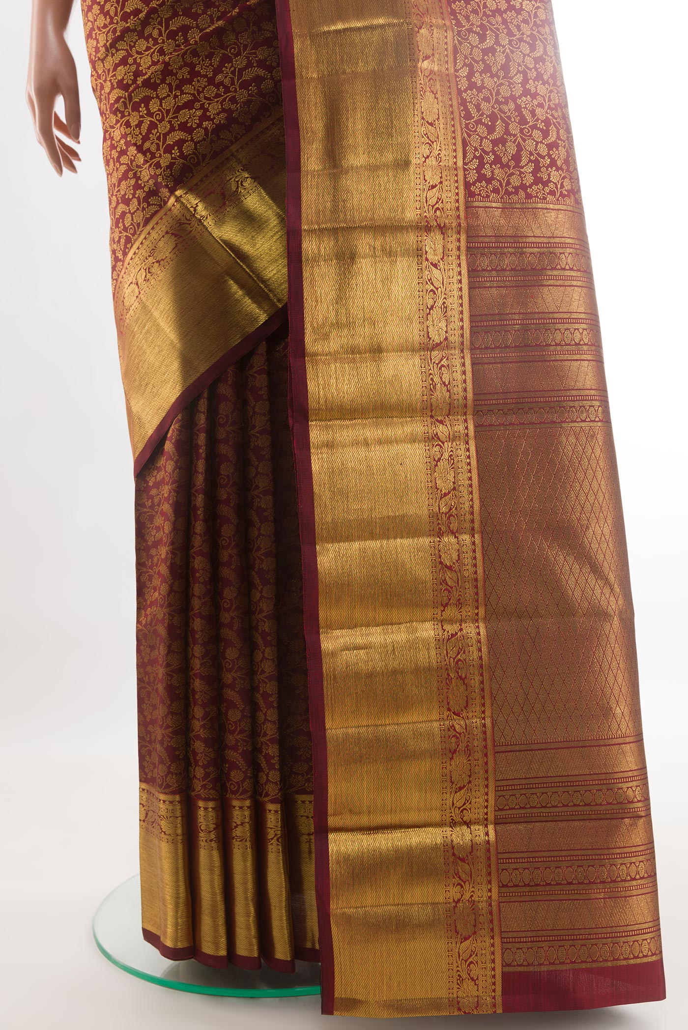 Pleats and pallu of Maroon Kanchipuram Silk Saree with Zari Brocade on the body and Zari Border. 