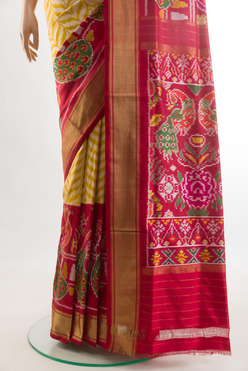 Pleats and pallu of Yellow Pochampally Silk Saree with Pure Ikat on the body and Ikat Border. 