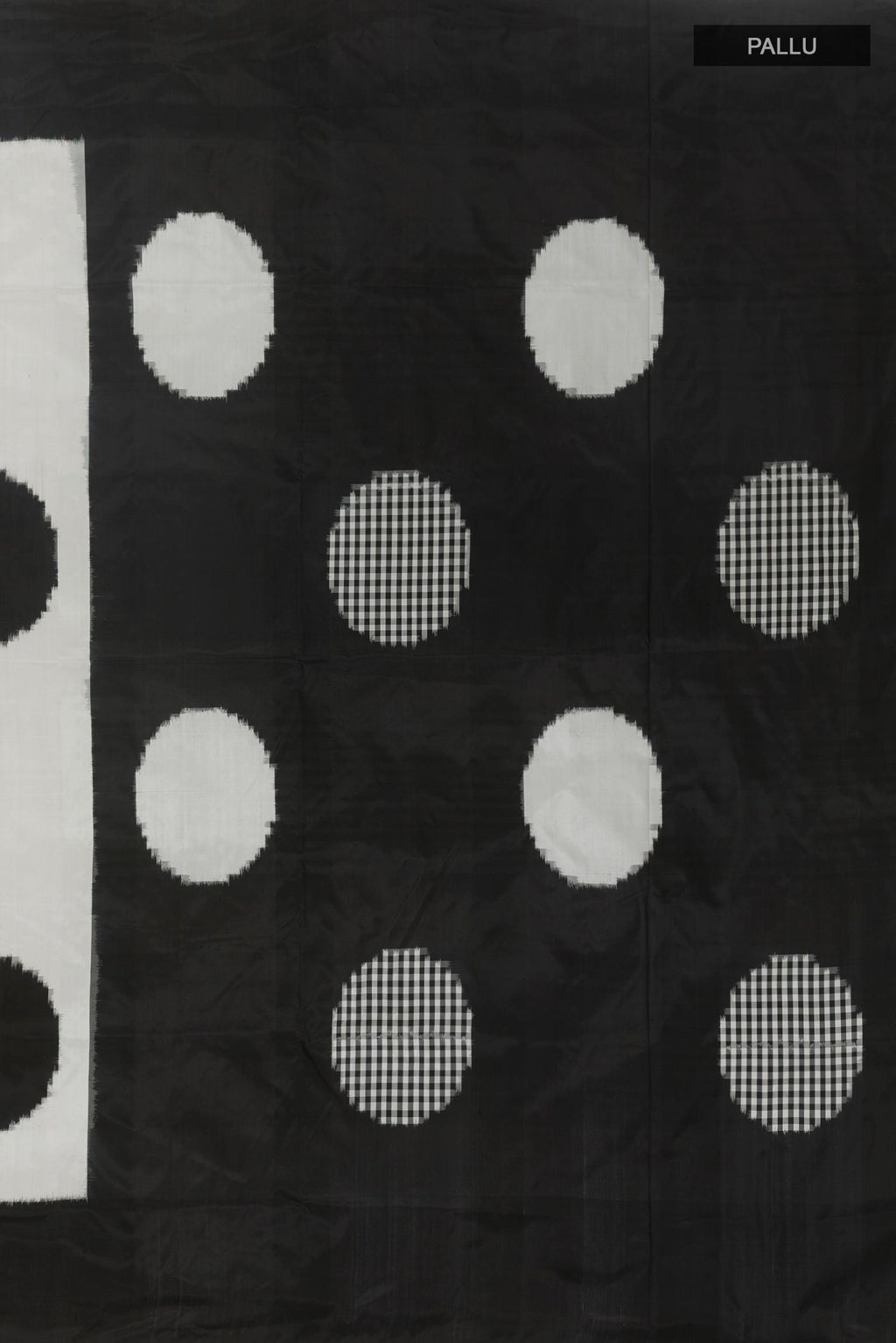 Close up image of the pallu of White Pochampally Silk Saree with Pure Ikat on the body and Plain Border. 