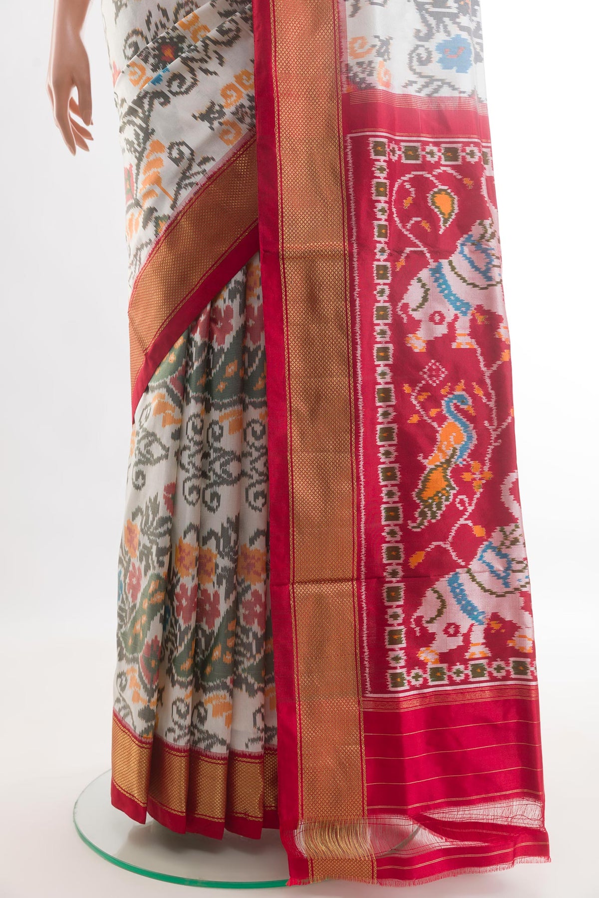Pleats and pallu of Off White Pochampally Silk Saree with Pure Ikat on the body and Zari Border. 