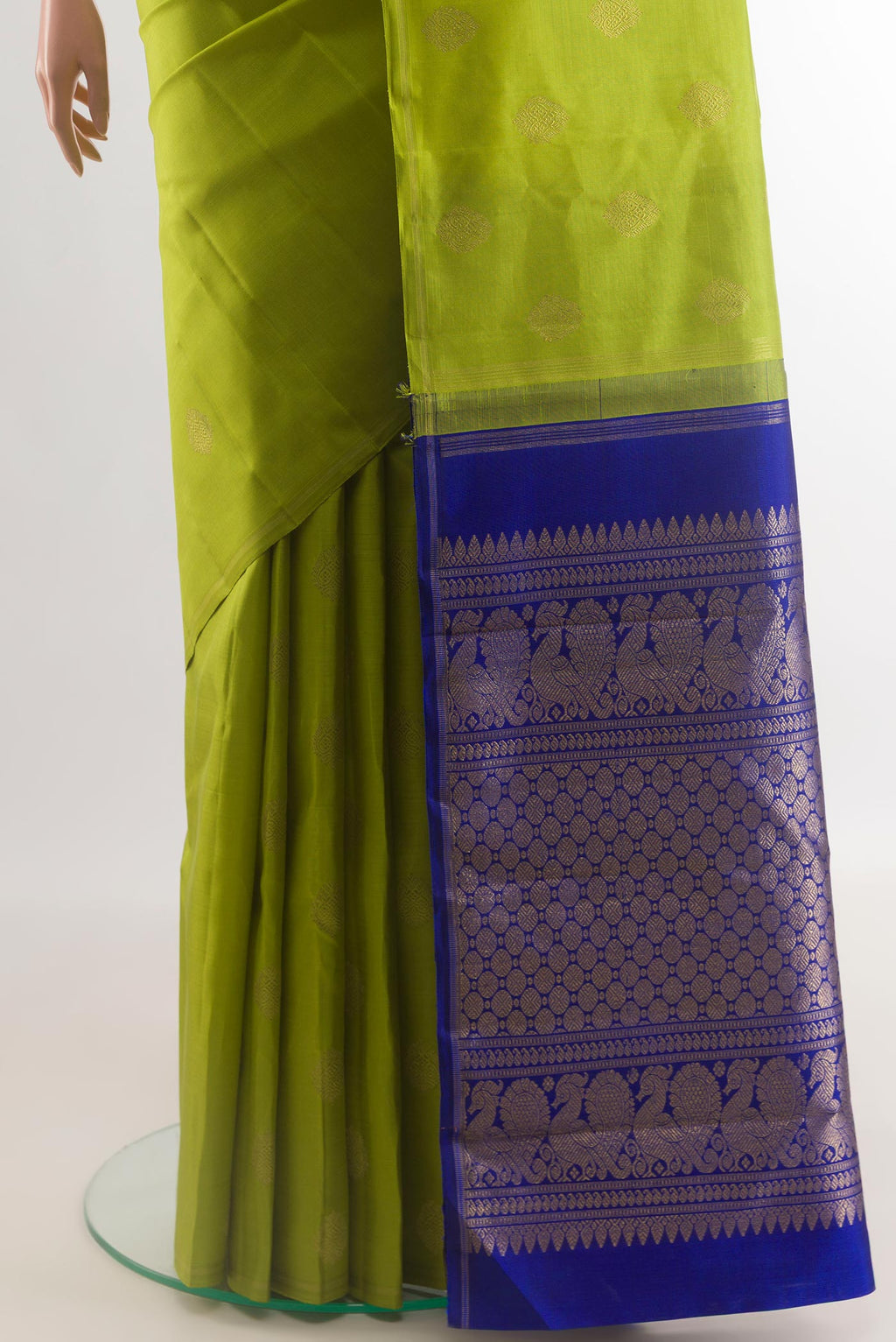 Pleats and pallu of Green Kanchipuram Silk Saree with Zari Butta on the body and Without Border. 