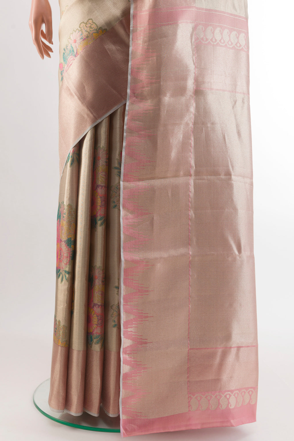 Pleats and pallu of Golden Kanchipuram Tissue Silk Saree with Zari Brocade on the body and Zari Border. 