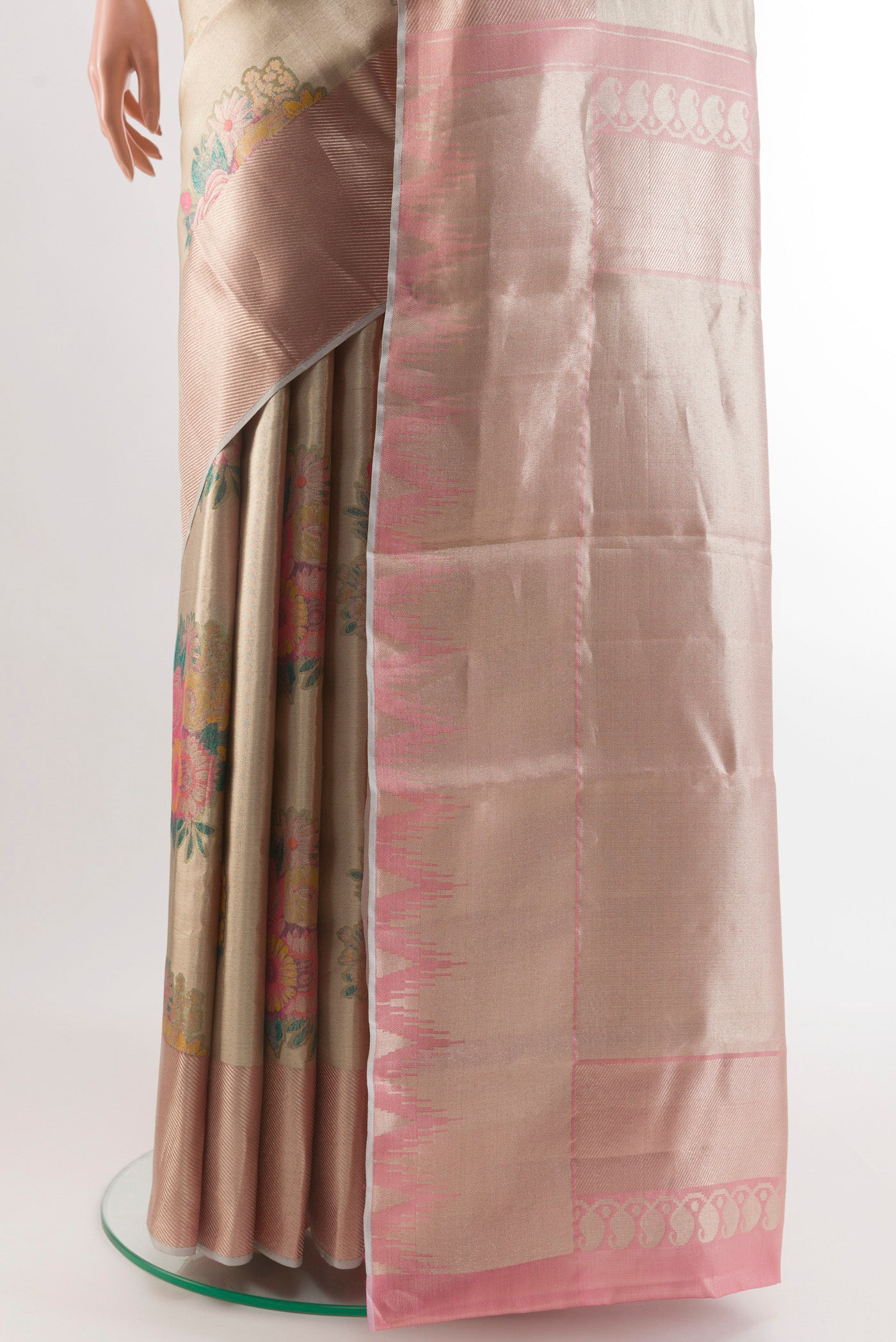Pleats and pallu of Golden Kanchipuram Tissue Silk Saree with Zari Brocade on the body and Zari Border. 