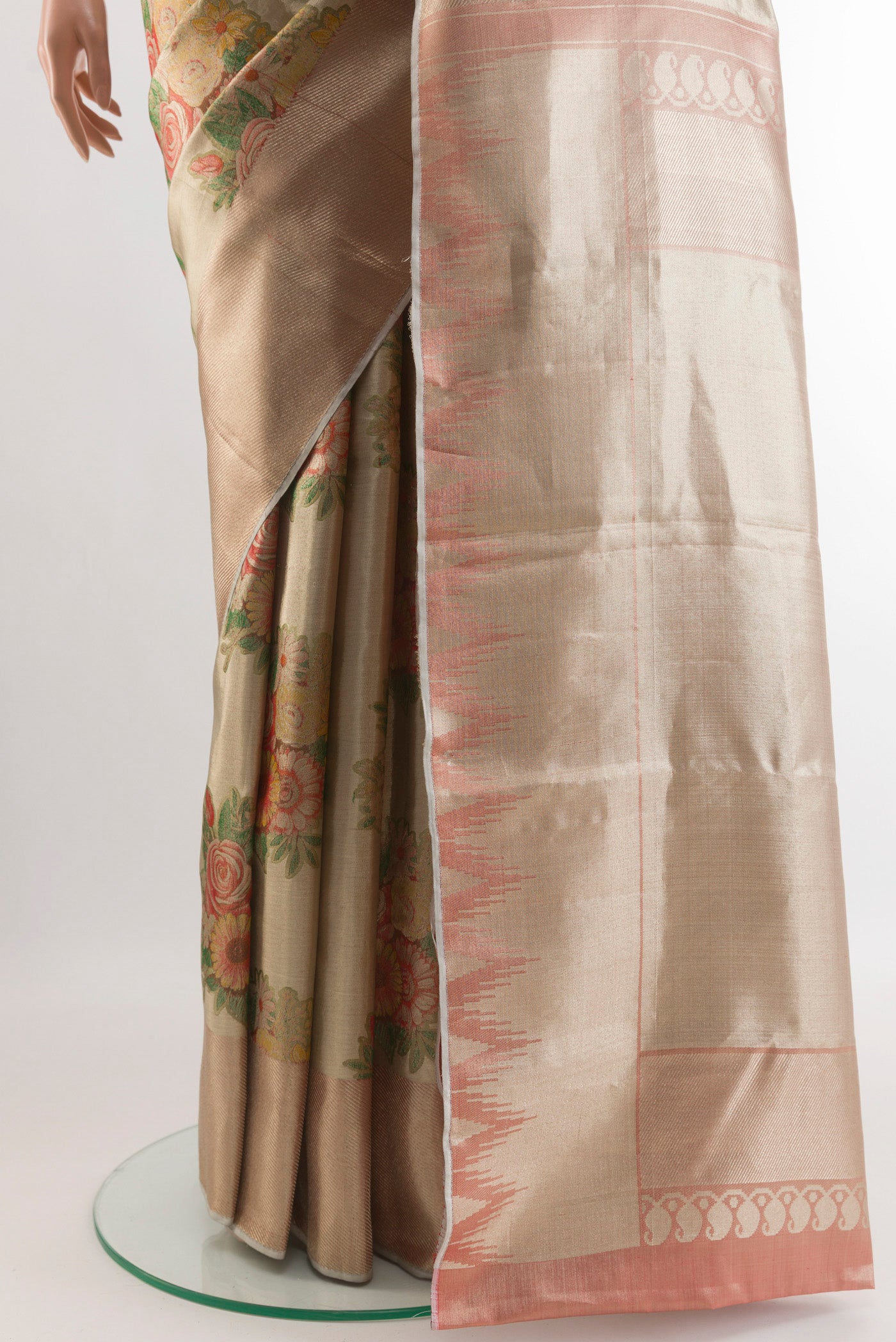 Pleats and pallu of Golden Dual Tone Kanchipuram Tissue Silk Saree with Zari Brocade on the body and Zari Border. 