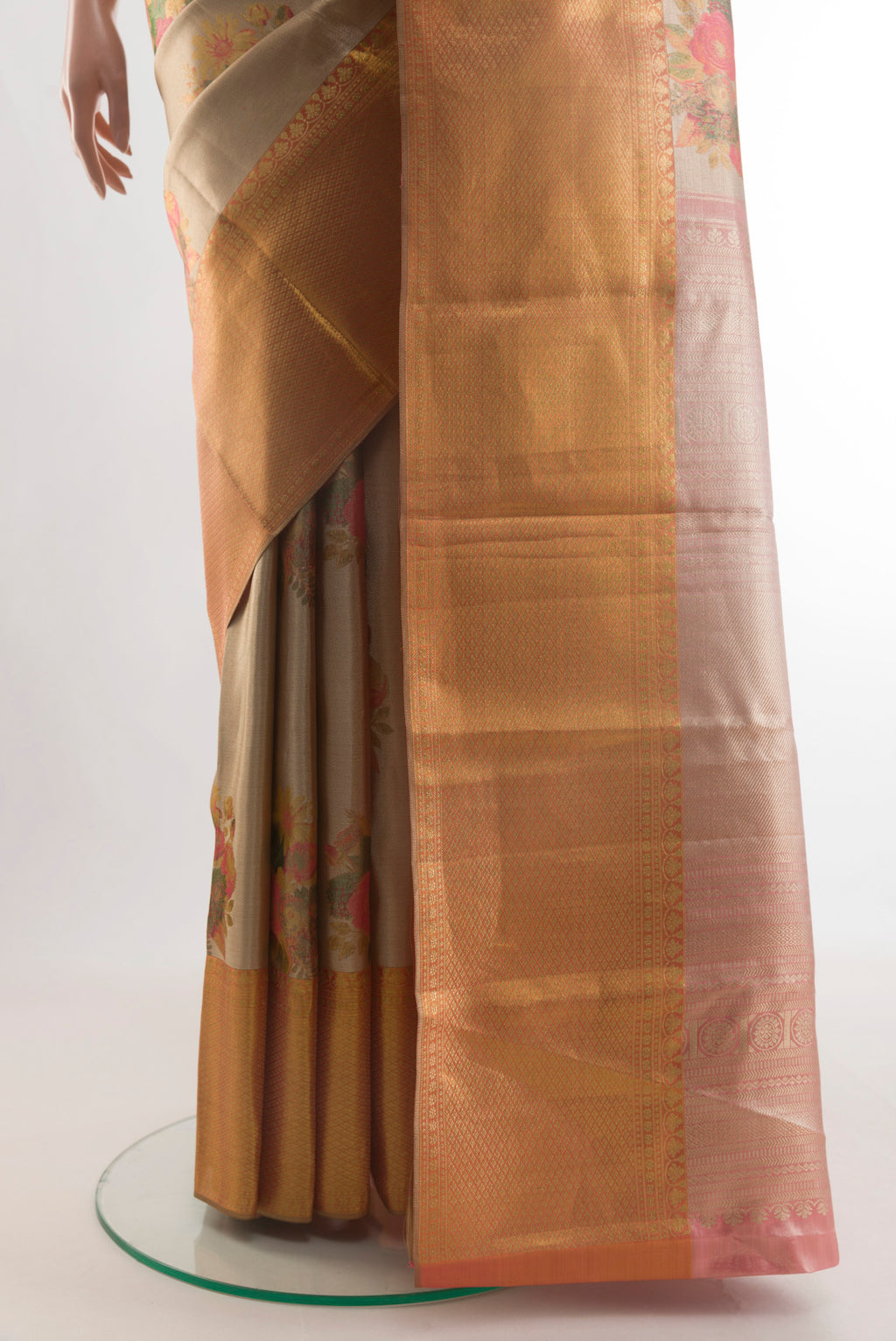 Pleats and pallu of Golden Kanchipuram Tissue Silk Saree with Zari Brocade on the body and Zari Border. 