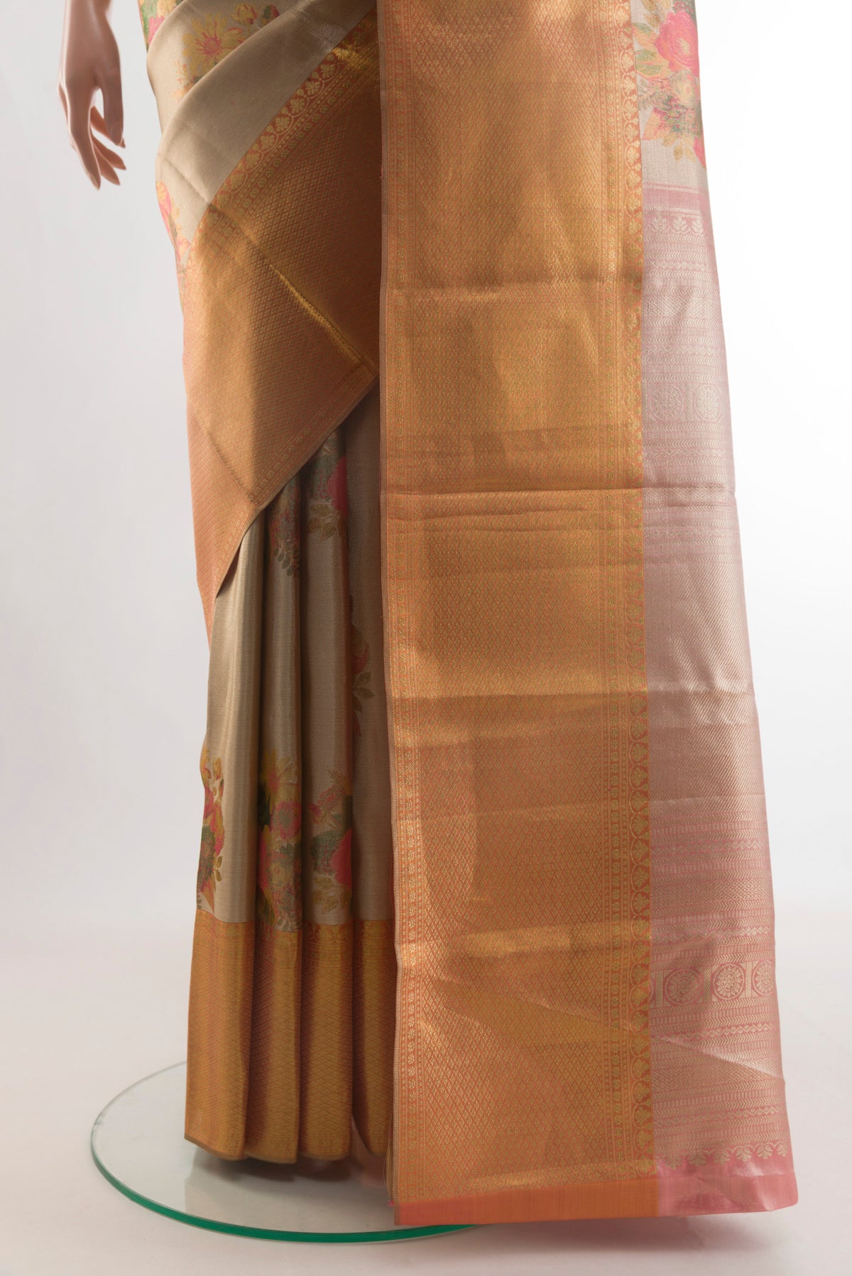 Pleats and pallu of Golden Kanchipuram Tissue Silk Saree with Zari Brocade on the body and Zari Border. 