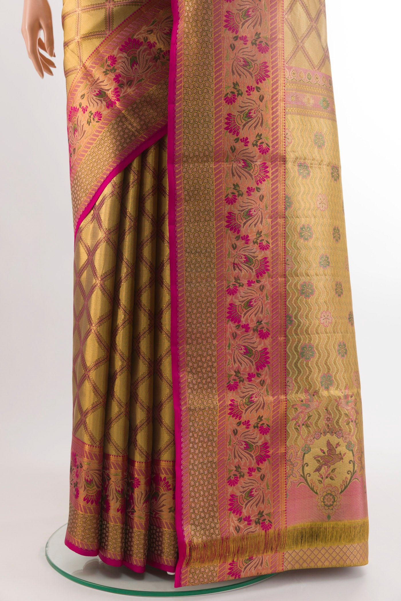 Pleats and pallu of Golden Kanchipuram Tissue Silk Saree with Zari Brocade on the body and Zari Border. 