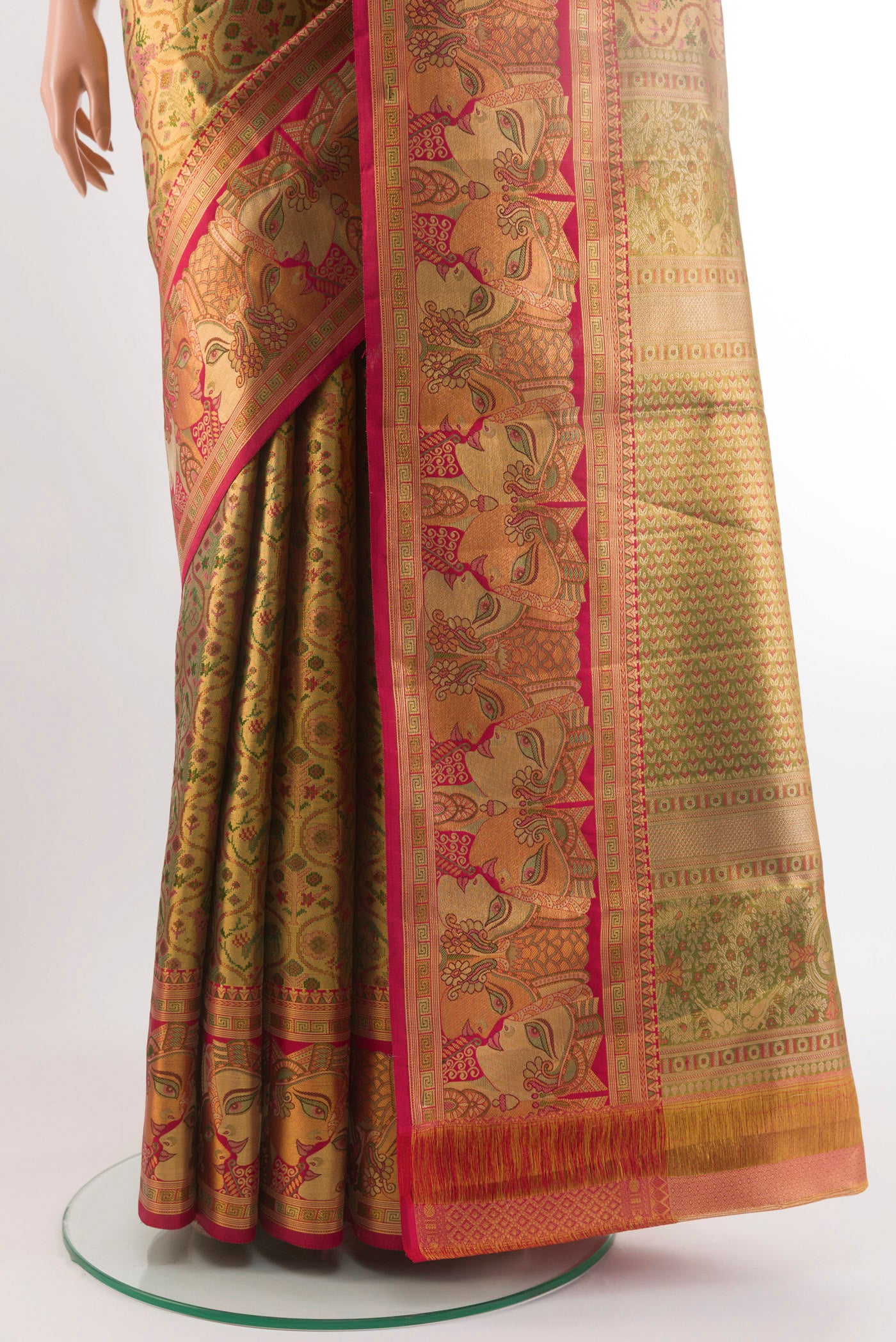 Pleats and pallu of Golden Kanchipuram Tissue Silk Saree with Zari Brocade on the body and Zari Border. 