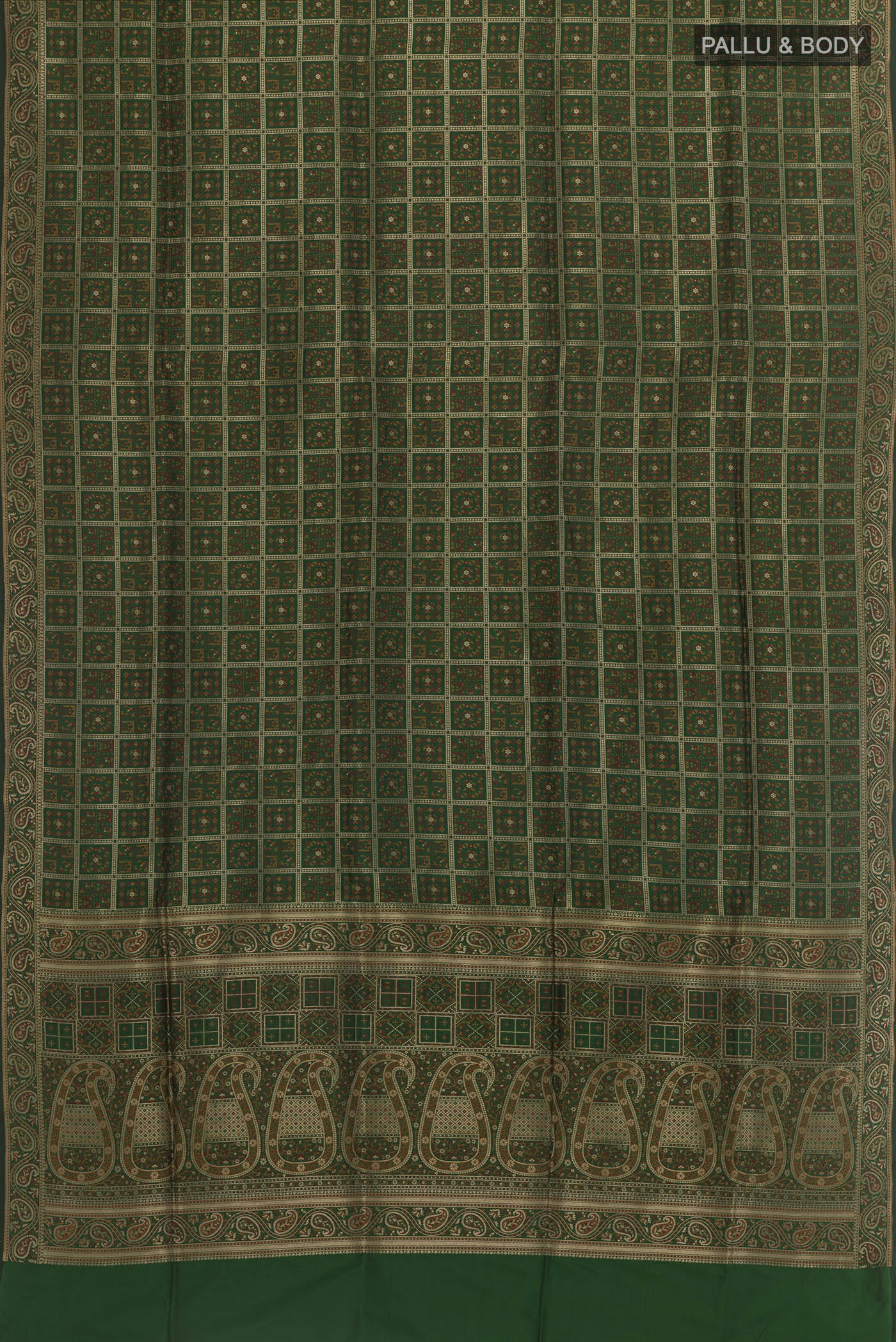 Flat view of Green Banarasi Jamavar Saree with Jamdani on the body and Zari Border. 