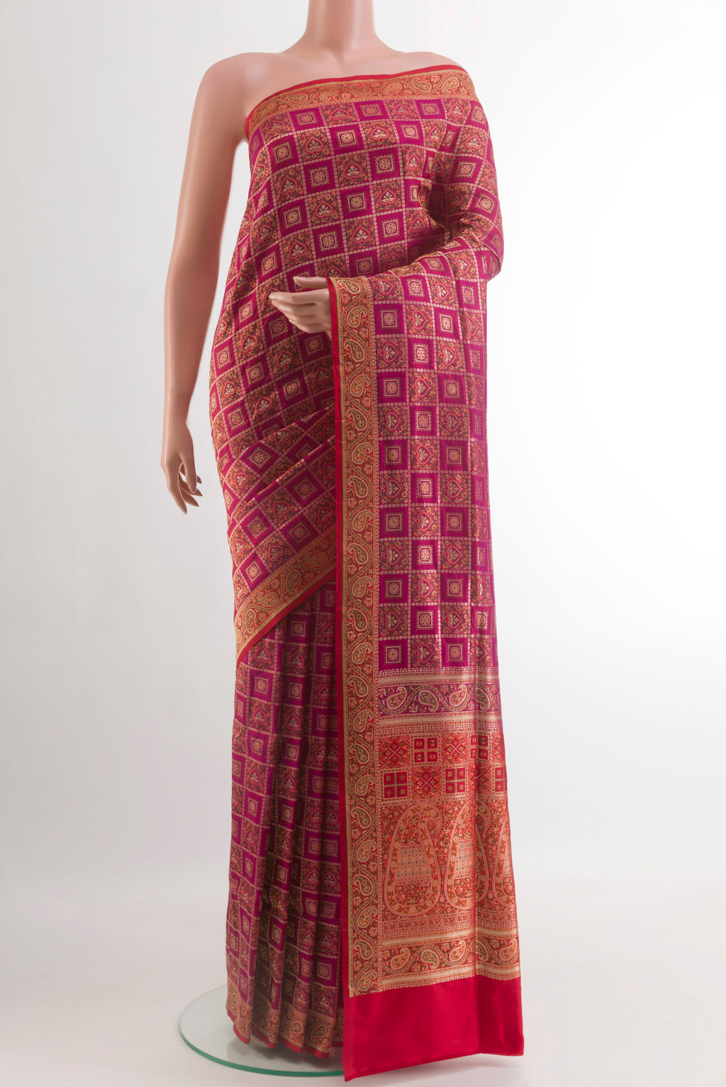 Pink Banarasi Jamavar Saree with Jamdani on the body and Thread Border.  displayed on a mannequin