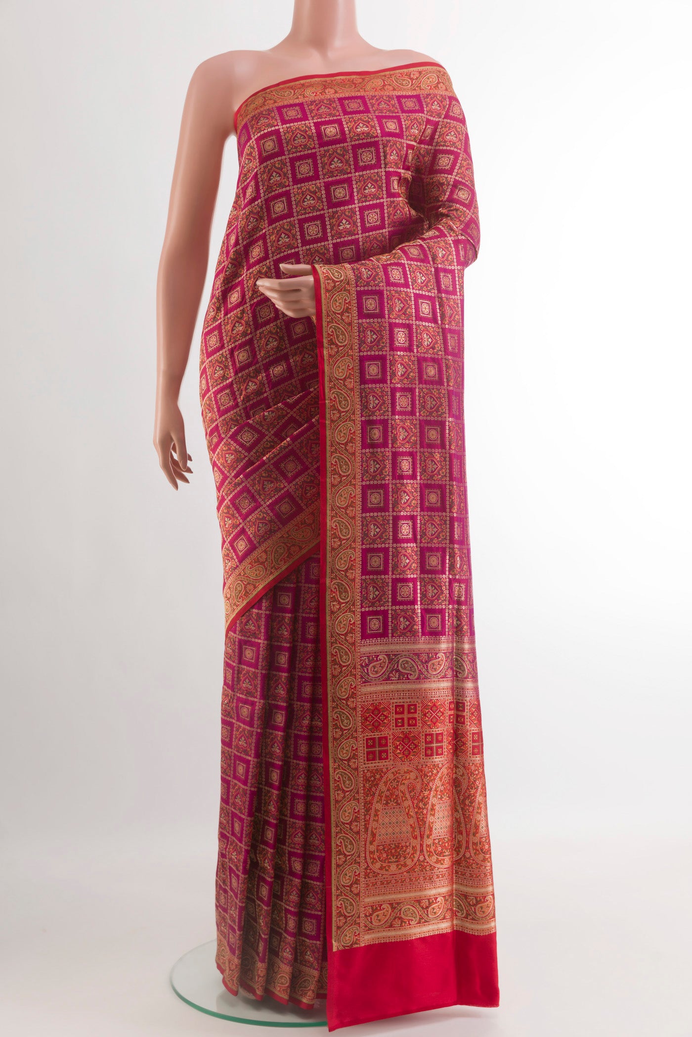 Pink Banarasi Jamavar Saree with Jamdani on the body and Thread Border.  displayed on a mannequin