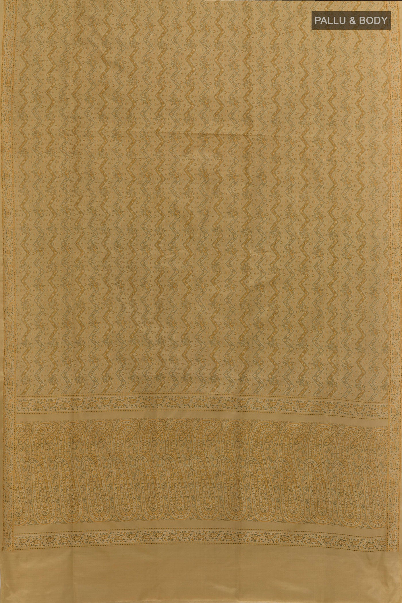 Flat view of Beige Banarasi Tanchoi Silk Saree with Jamdani on the body and Thread Border. 