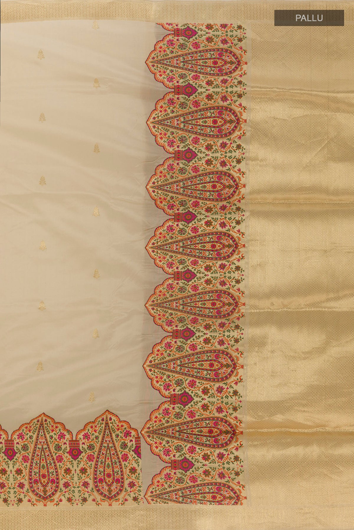 Close up image of the pallu of Pure Silk Cream Banarasi Saree with Zari Brocade on the body and Zari Border. 