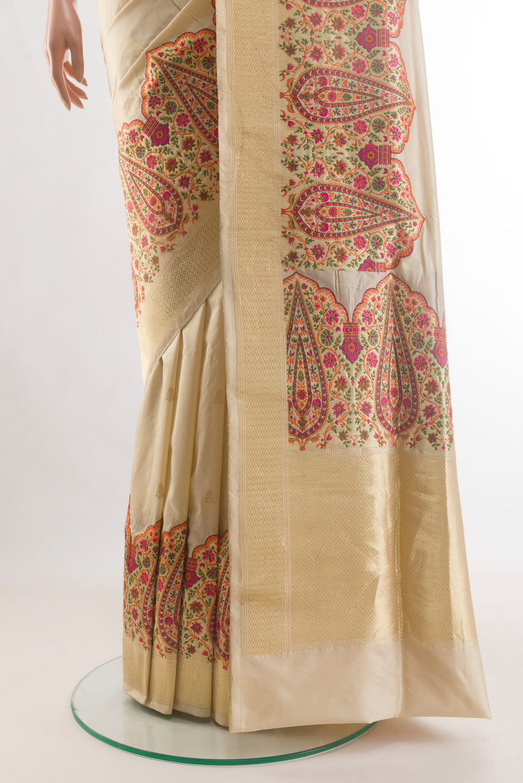 Pleats and pallu of Pure Silk Cream Banarasi Saree with Zari Brocade on the body and Zari Border. 