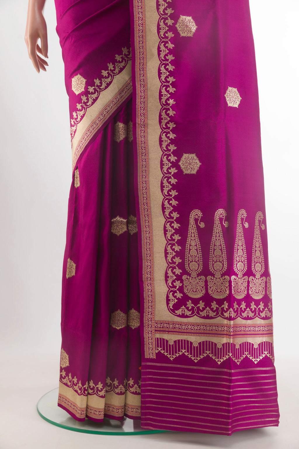 Pleats and pallu of Pure Silk Magenta Banarasi Saree with Zari Butta on the body and Zari Border. 