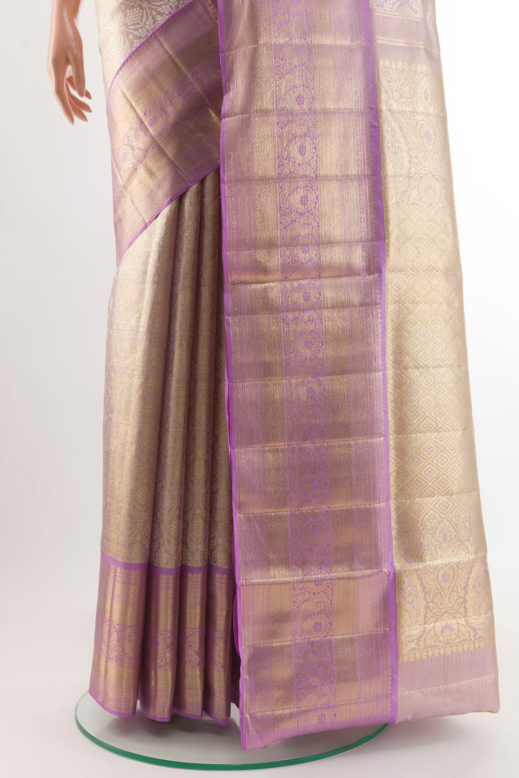 Pleats and pallu of Lavender Kanjivaram Tissue Silk Saree with Zari Brocade on the body and Zari Border. 