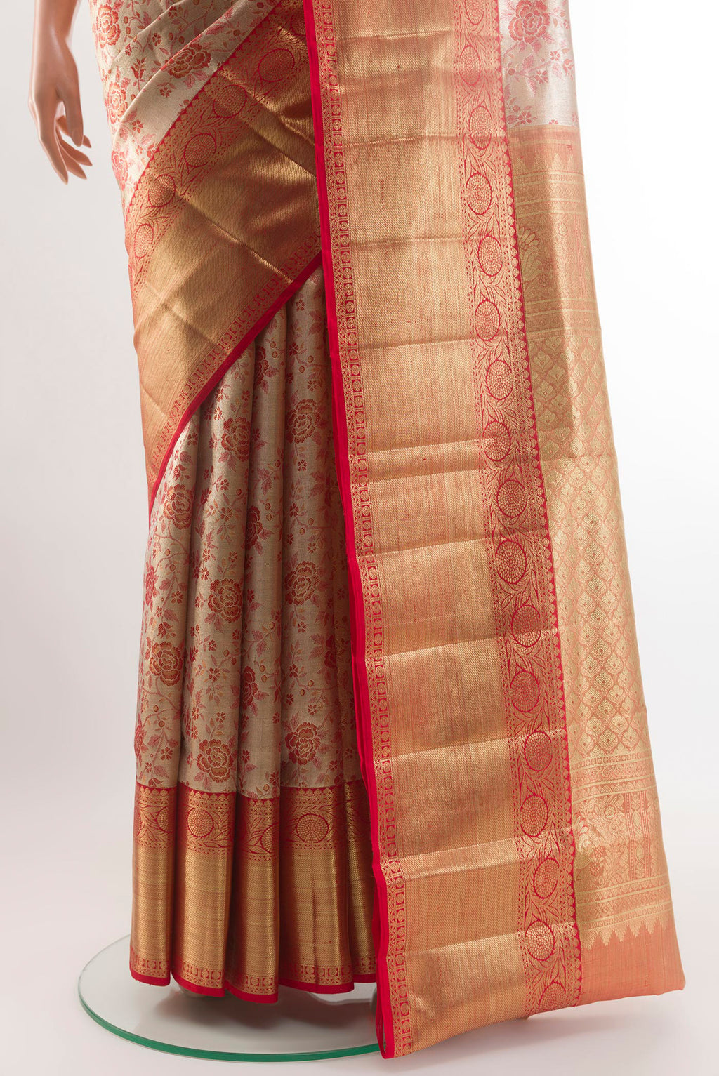 Pleats and pallu of Gold Kanjivaram Tissue Silk Saree with Zari Brocade on the body and Zari Border. 
