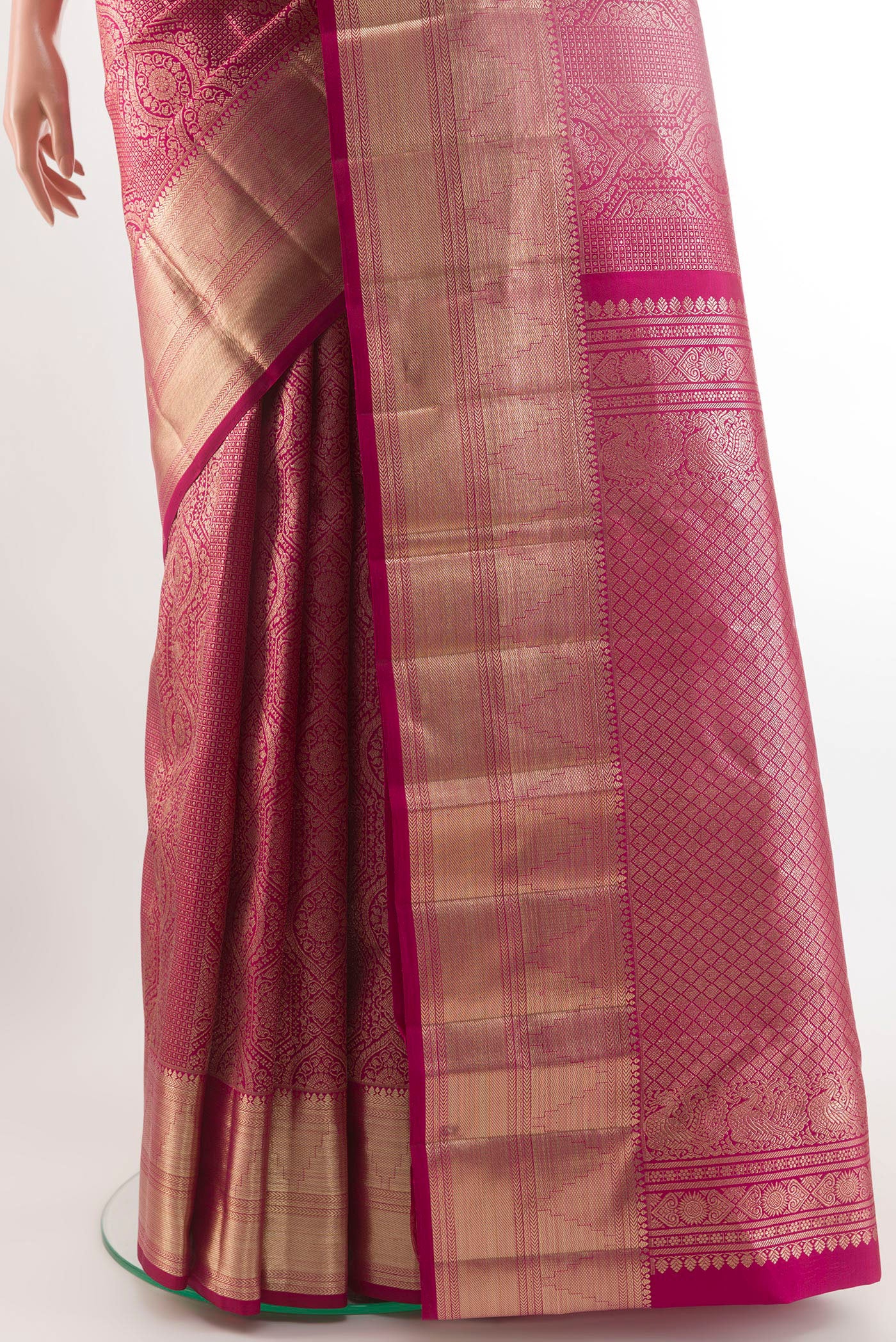 Pleats and pallu of Magenta Kanchipuram Silk Saree with Zari Brocade on the body and Zari Border. 