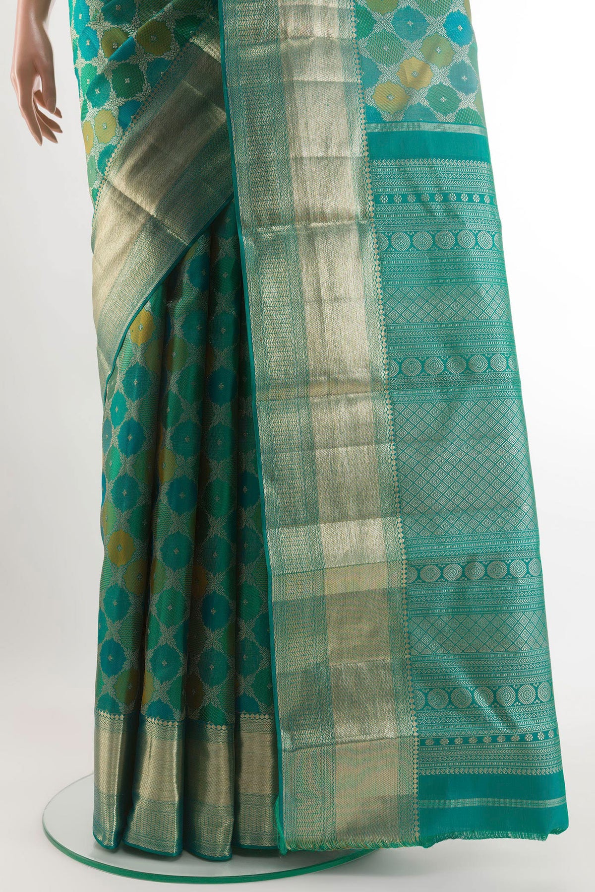 Pleats and pallu of Sea Green Kanjivaram Silk Saree with Zari Brocade on the body and Zari Border. 