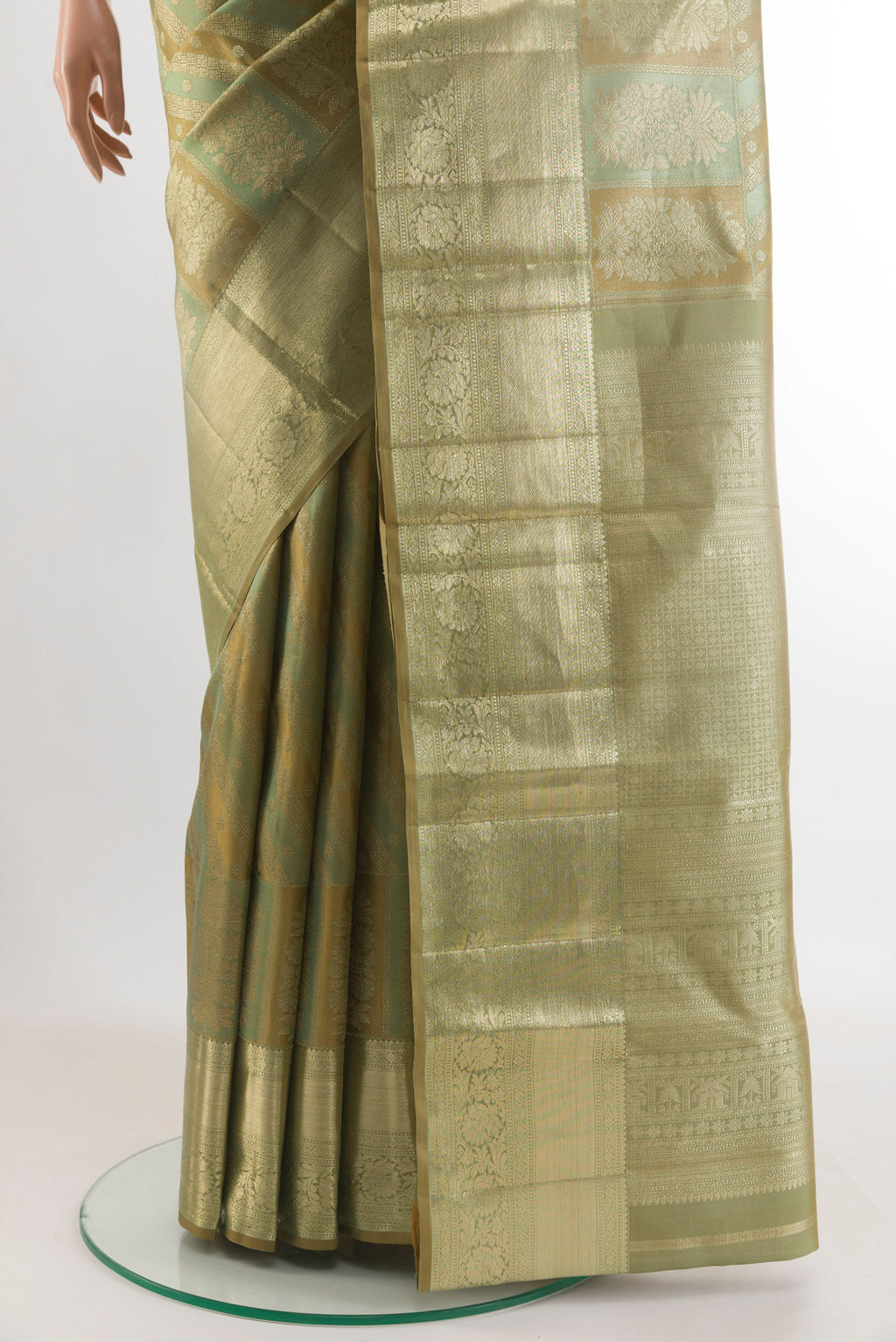 Pleats and pallu of Green Kanjivaram Silk Saree with Zari Brocade on the body and Zari Border. 