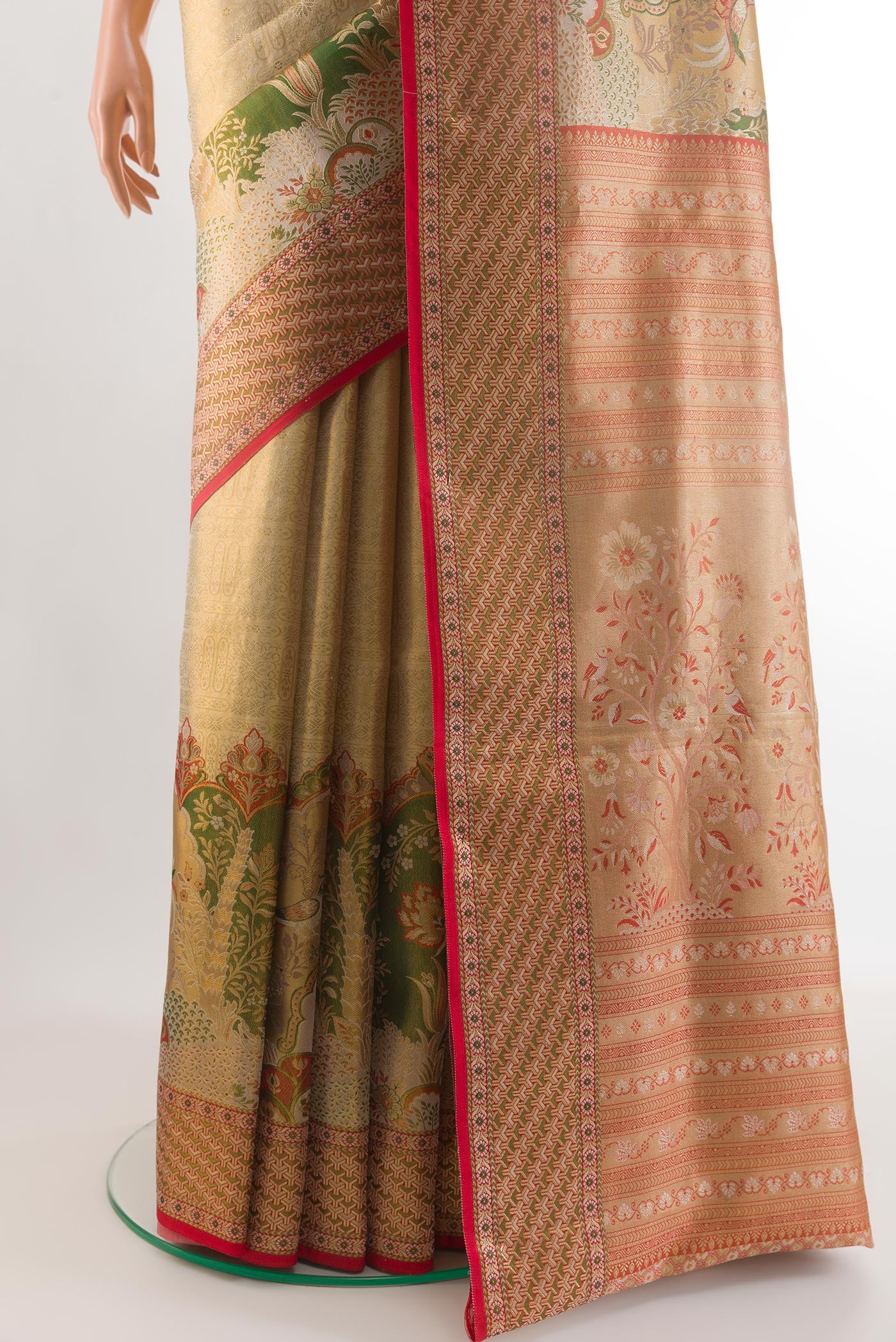 Pleats and pallu of Golden Dual Tone Kanchipuram Tissue Silk Saree with Zari Brocade on the body and Zari Border. 
