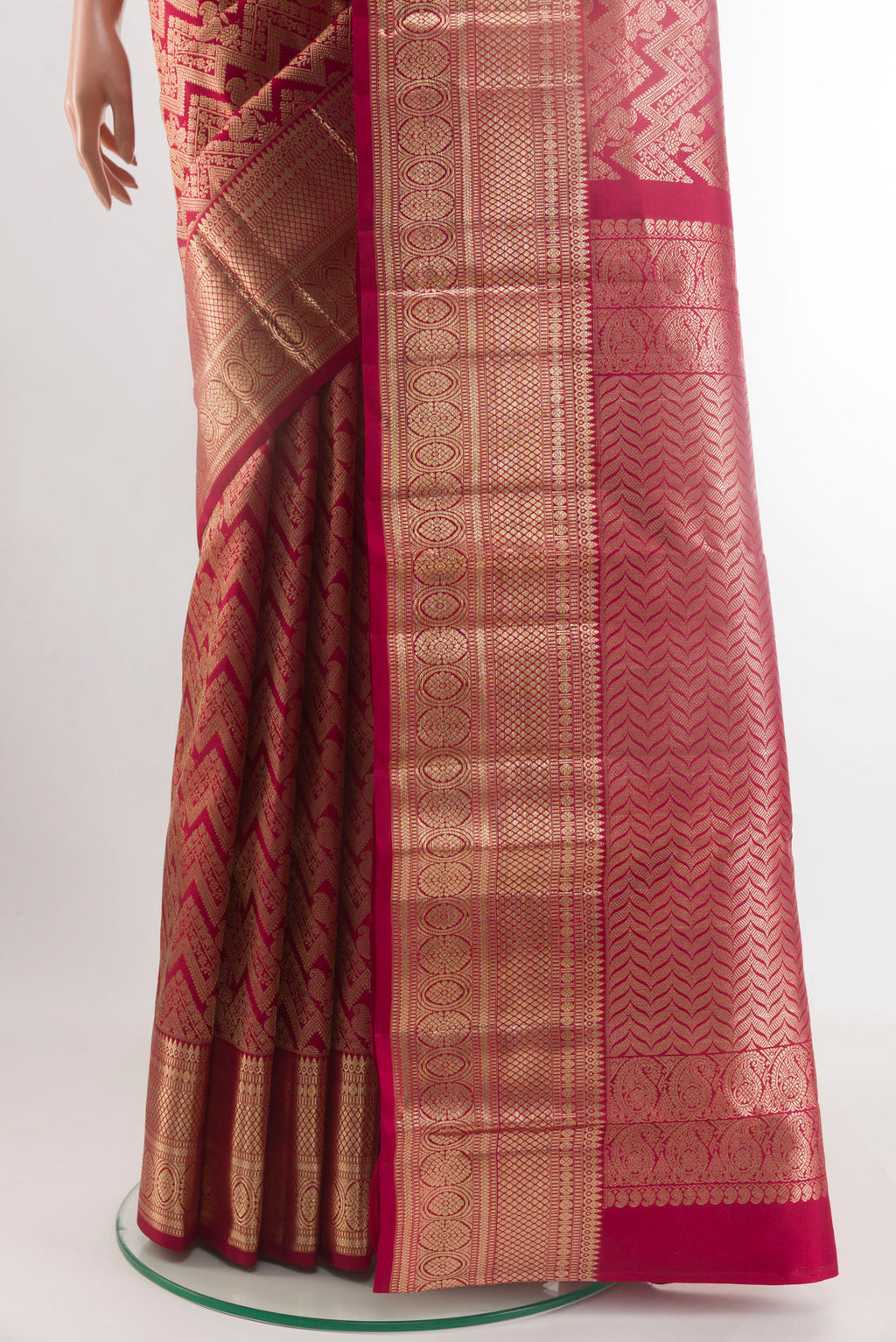 Pleats and pallu of Maroon Kanchipuram Silk Saree with Zari Brocade on the body and Zari Border. 