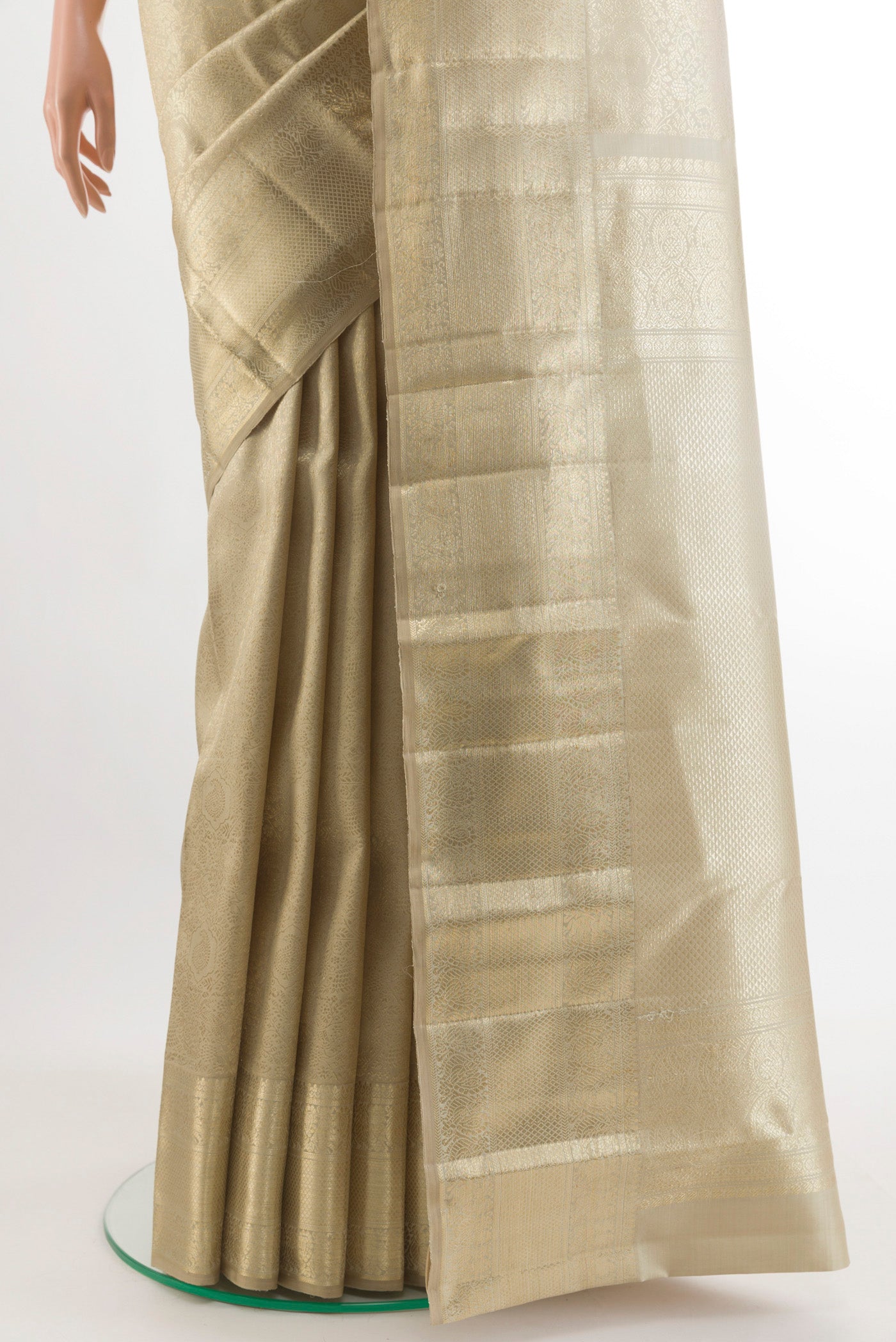 Pleats and pallu of Beige Kanchipuram Silk Saree with Zari Brocade on the body and Zari Border. 