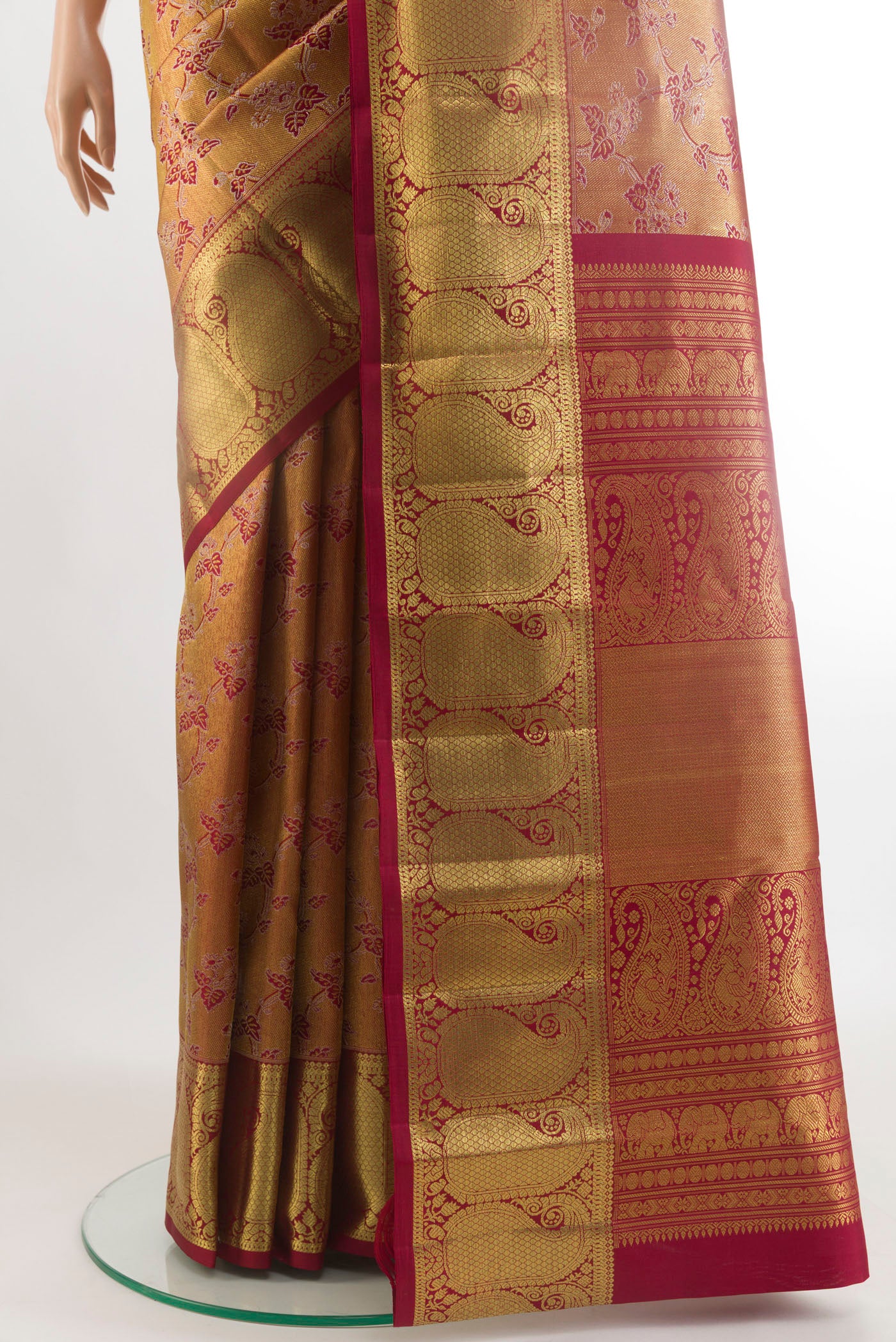 Pleats and pallu of Maroon Kanchipuram Tissue Silk Saree with Zari Brocade on the body and Zari Border. 