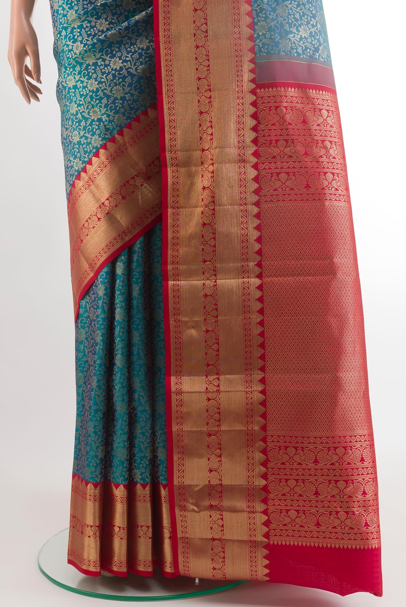Pleats and pallu of Blue Kanchipuram Silk Saree with Zari Brocade on the body and Zari Border. 