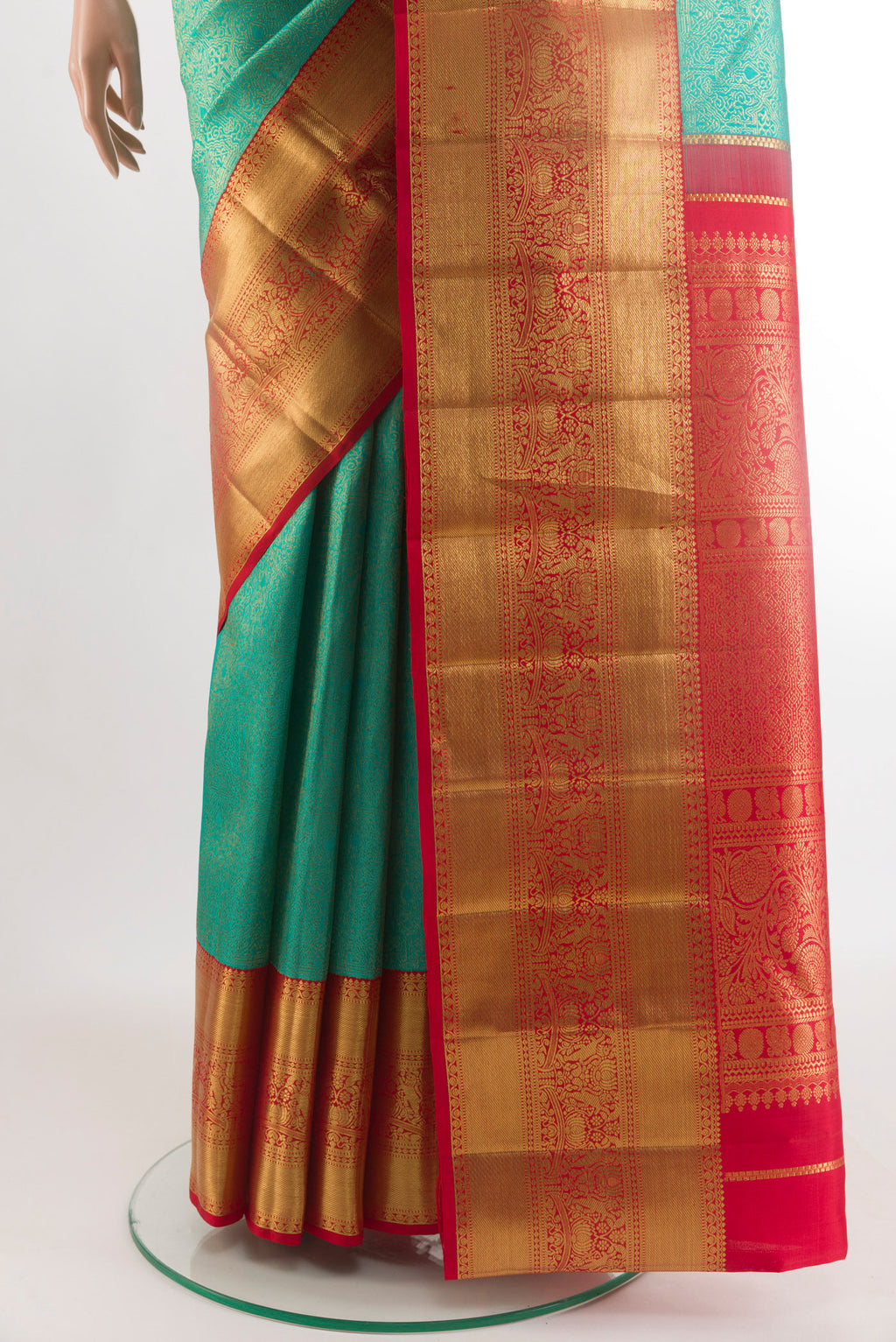 Pleats and pallu of Sea Green Kanchipuram Silk Saree with Zari Brocade on the body and Zari Border. 