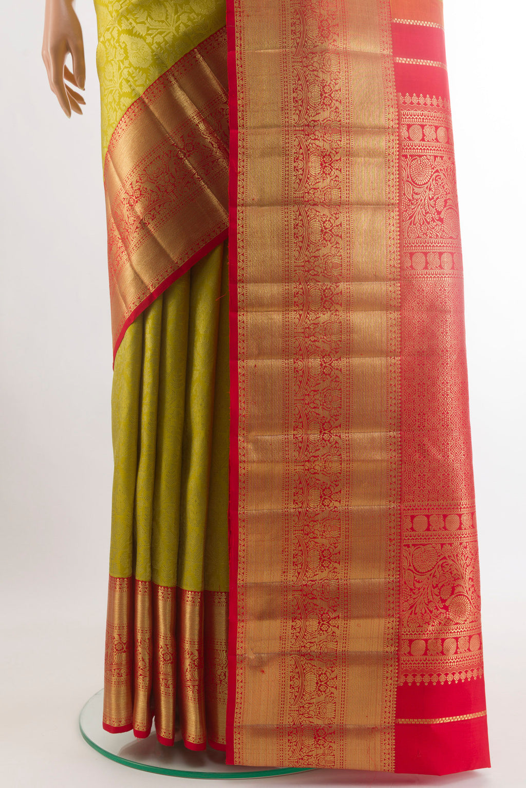 Pleats and pallu of Lemon Yellow Kanchipuram Silk Saree with Zari Brocade on the body and Zari Border. 
