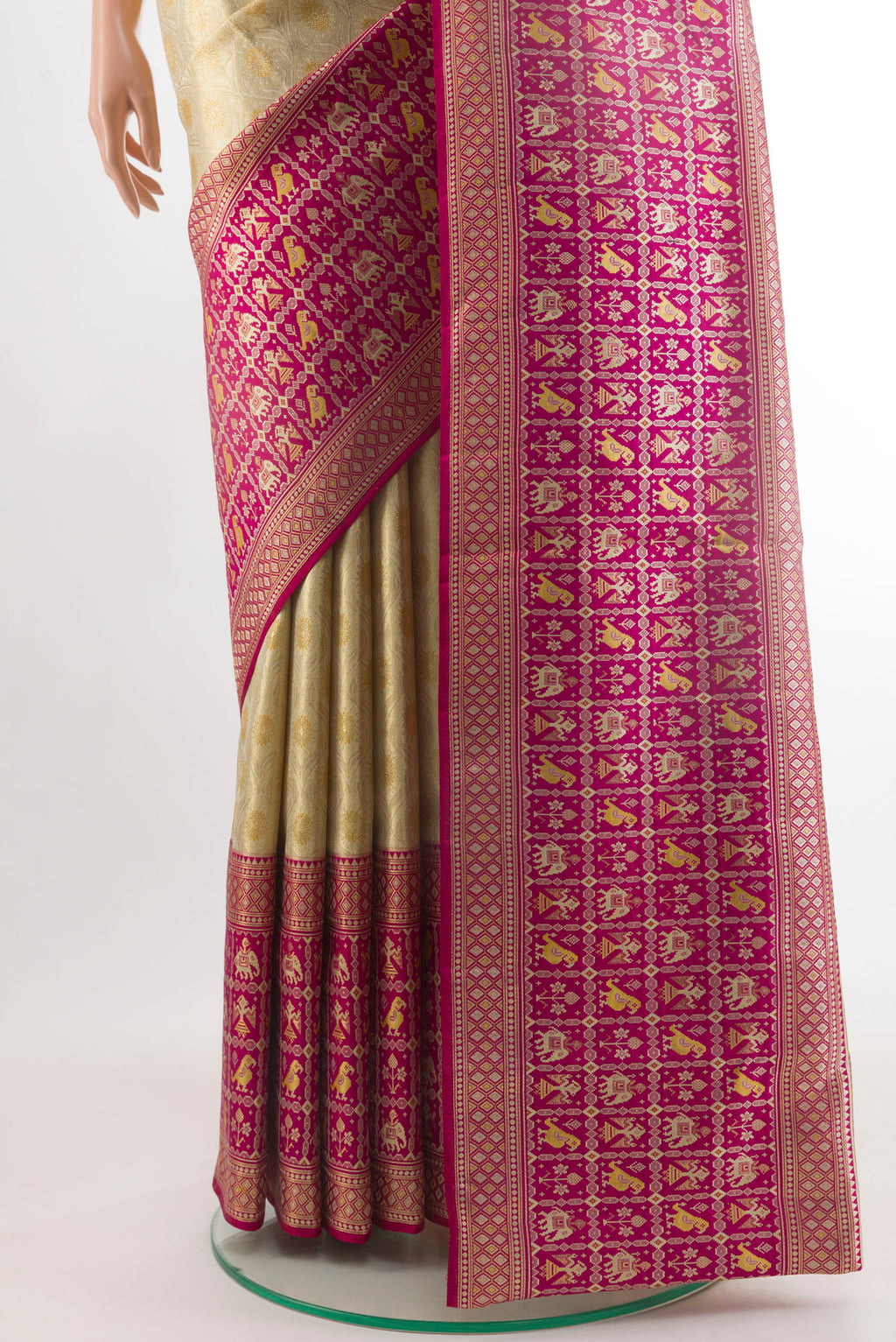 Pleats and pallu of Cream Kanchipuram Tissue Silk Saree with Zari Brocade on the body and Zari Border. 