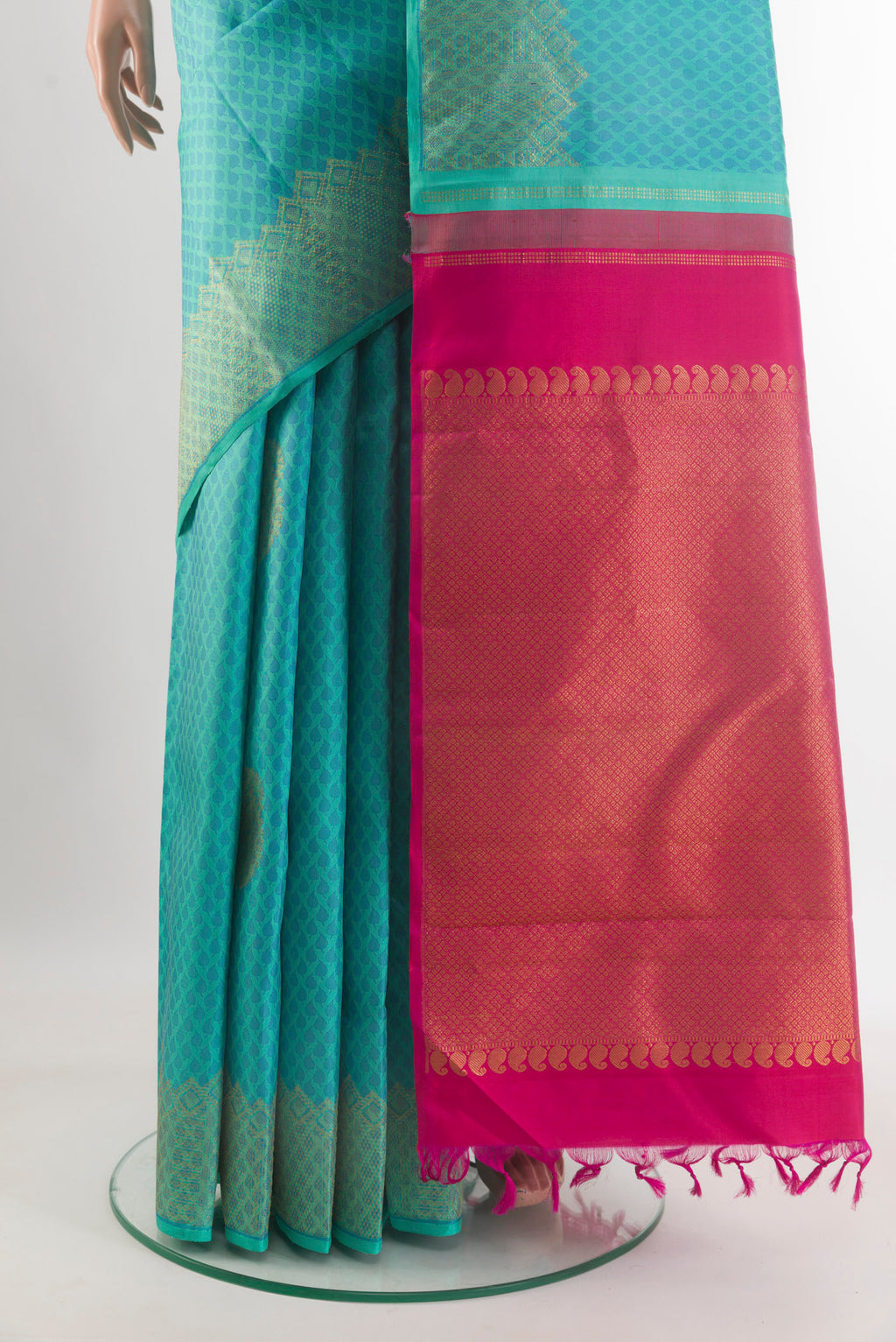 Pleats and pallu of Pure Silk Turquoise Kanchipuram Saree with Jacquard With Zari Butta on the body and Zari Border. 
