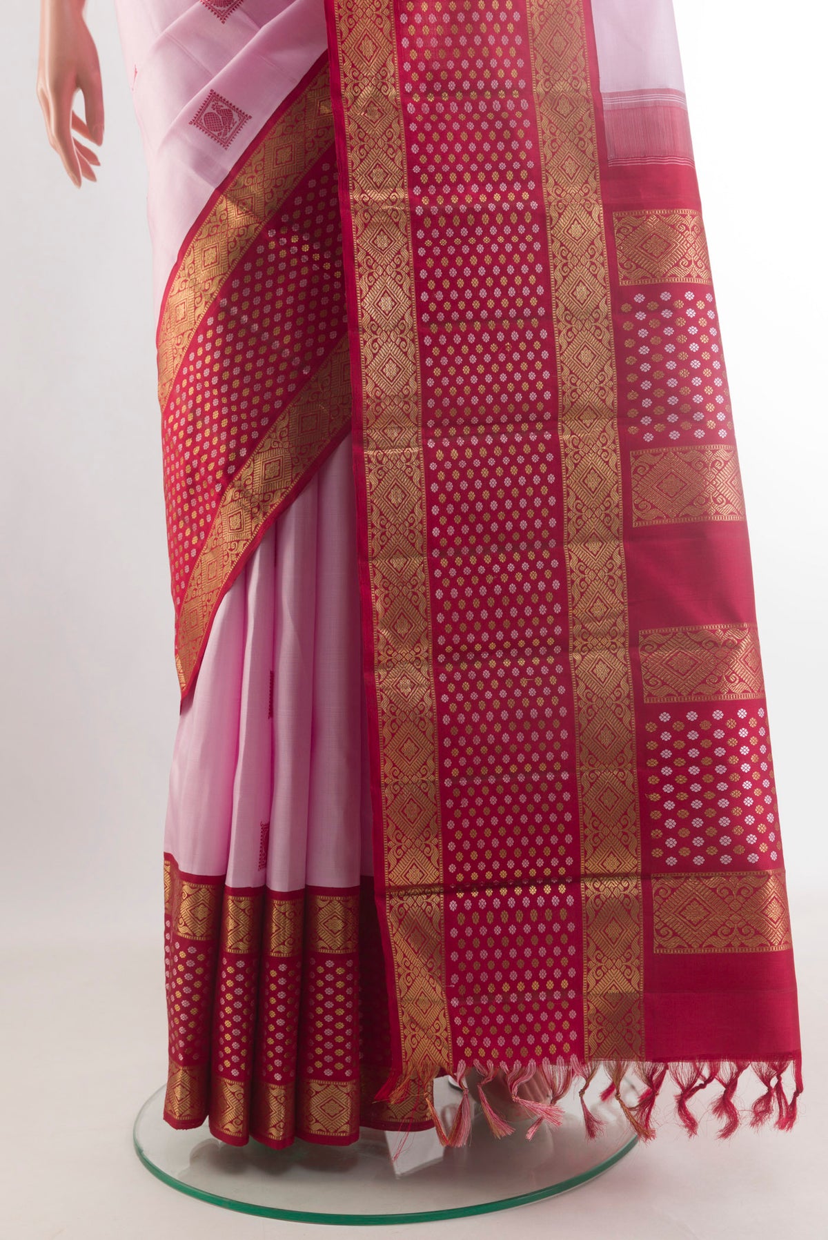 Pleats and pallu of Pure Silk Rose pink Kanjivaram Saree with Thread Butta on the body and Zari Border. 