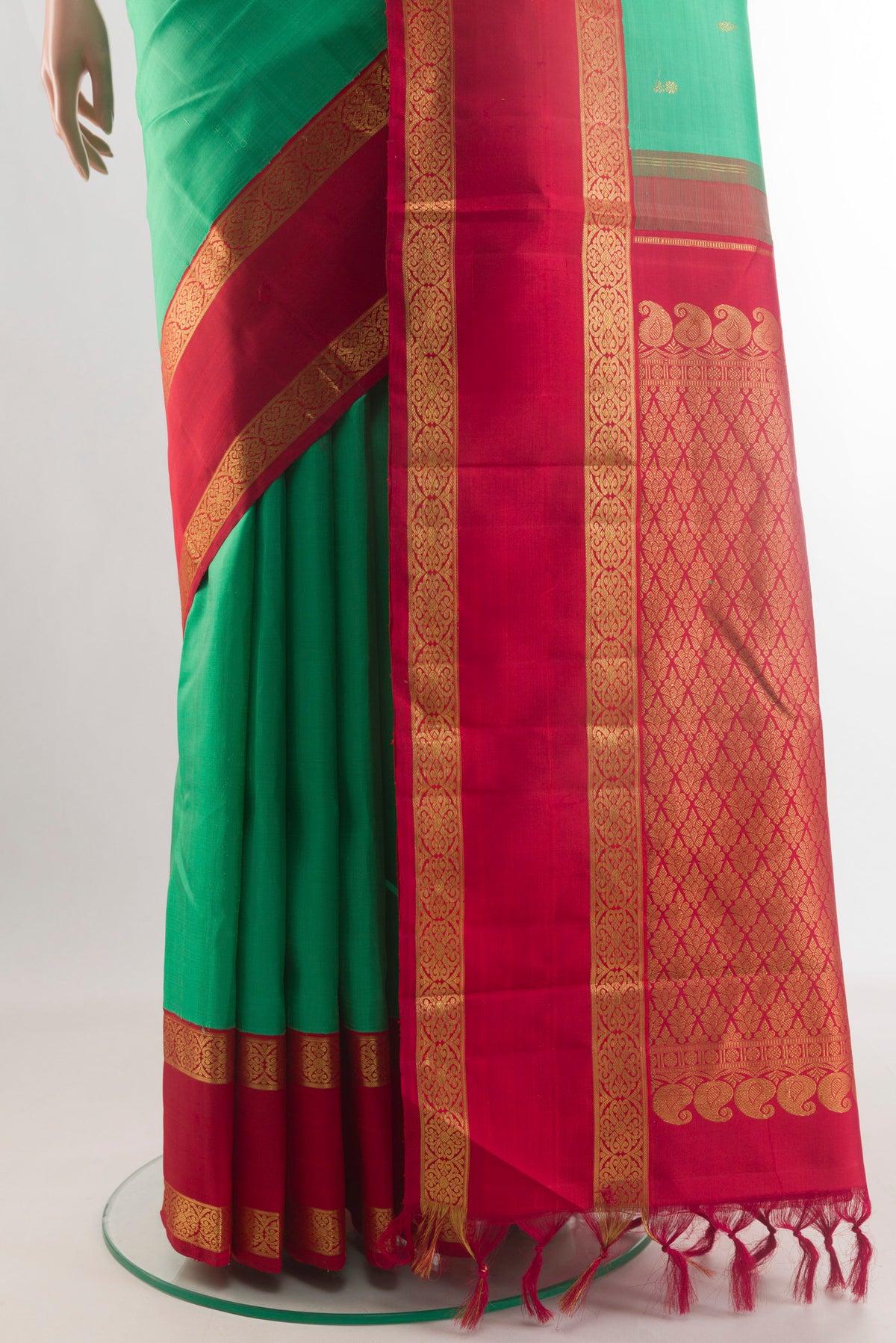 Pleats and pallu of Pure Silk Green Kanjivaram Saree with Zari Butta on the body and Zari Border. 
