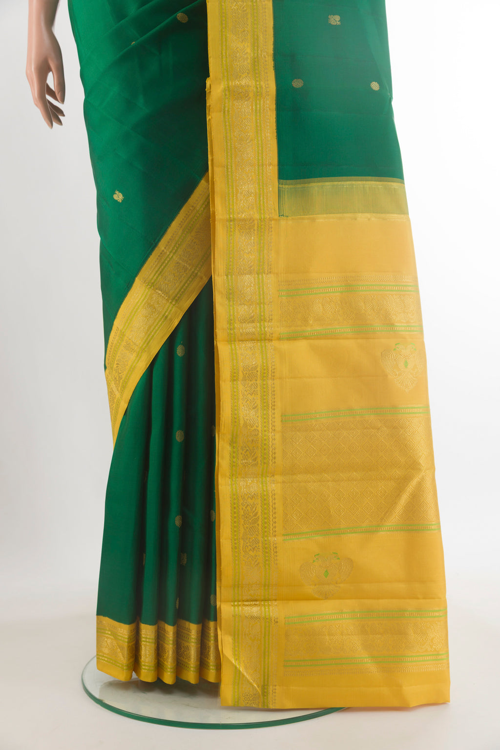 Pleats and pallu of Pure Silk Green Kanjivaram Saree with Zari Butta on the body and Zari Border. 