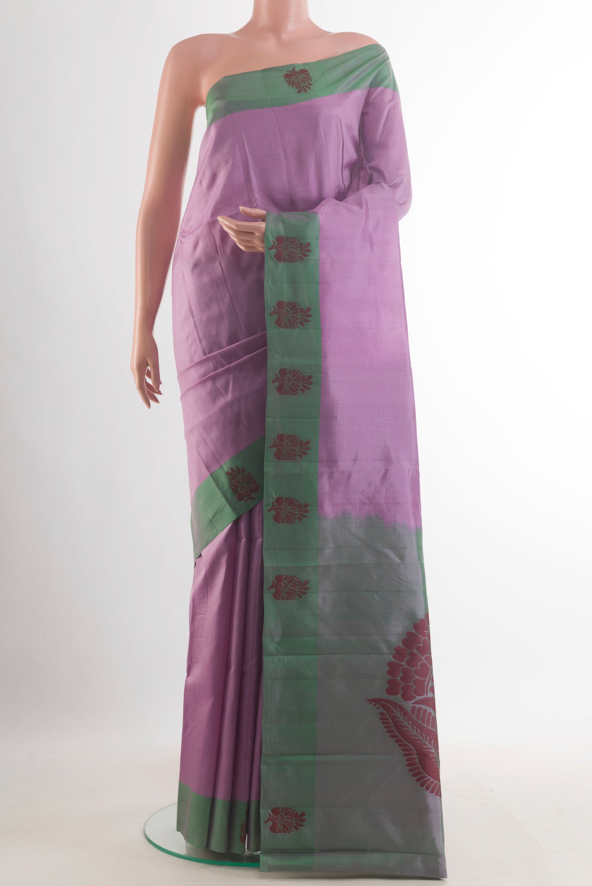 Pure Silk Lavender Kanjivaram Saree with Plain Body and Thread Border.  displayed on a mannequin