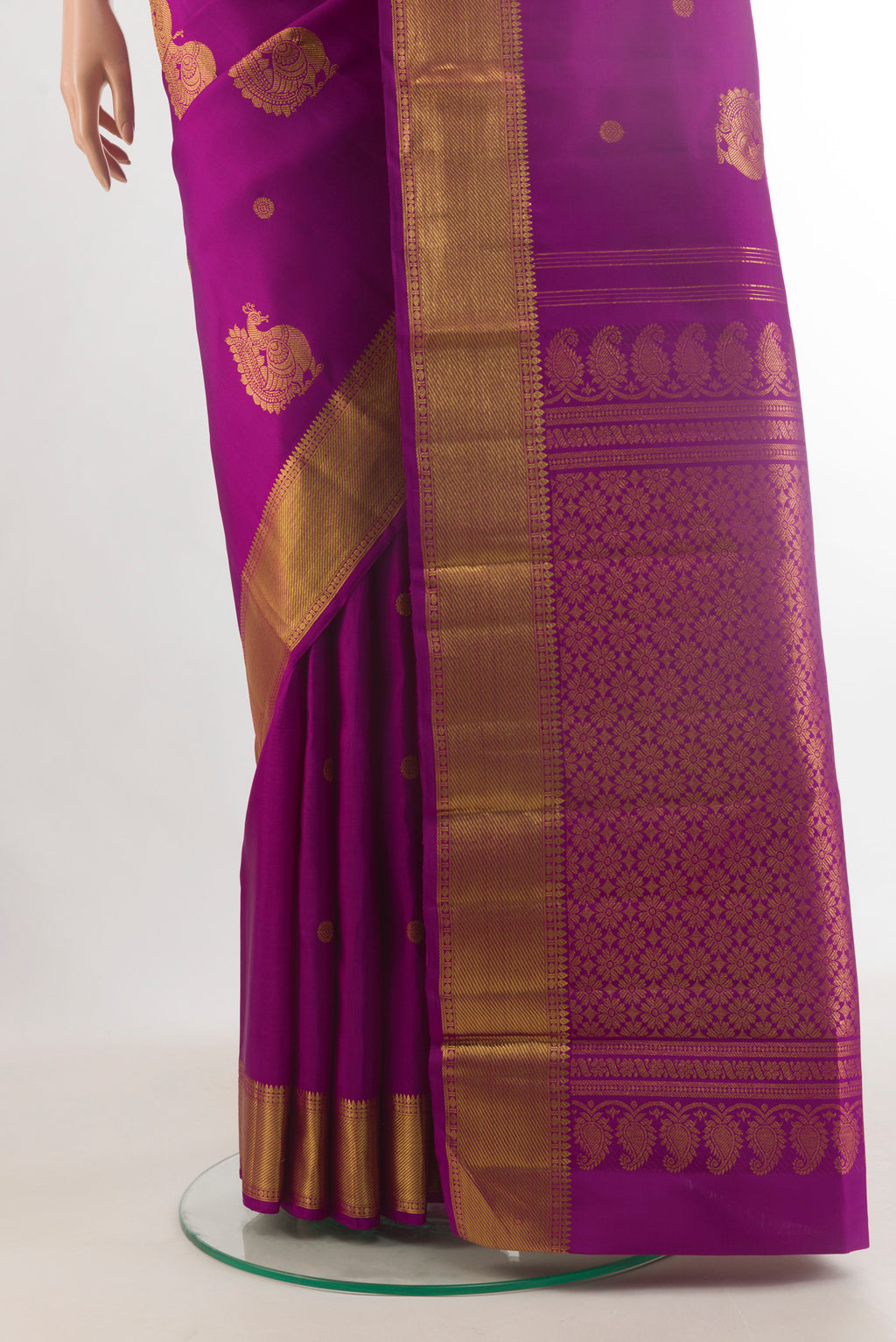 Pleats and pallu of Pure Silk Magenta Kanjivaram Saree with Zari Butta on the body and Zari Border. 