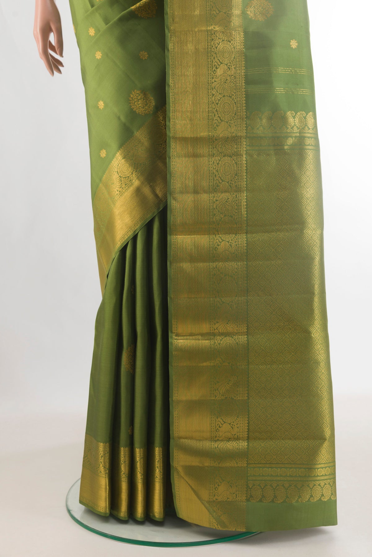 Pleats and pallu of Pure Silk Mehandi Green Kanjivaram Saree with Zari Butta on the body and Zari Border. 