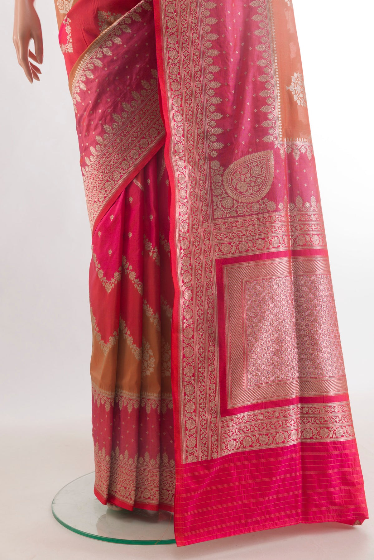 Pleats and pallu of Pure Silk Pink Banarasi Saree with Zari Butta on the body and Zari Border. 
