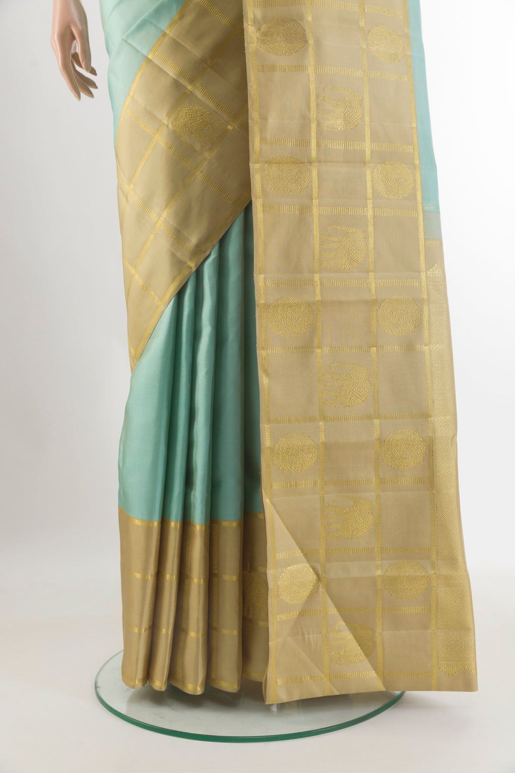 Pleats and pallu of Pure Silk Sea Green Kanjivaram Saree with Plain Body and Zari Border. 