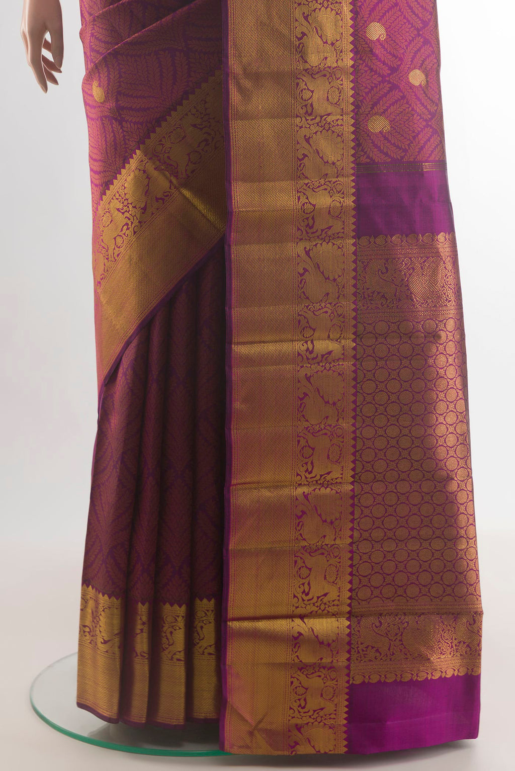 Pleats and pallu of Pure Silk Purple Kanjivaram Saree with Jacquard With Zari Butta on the body and Zari Border. 
