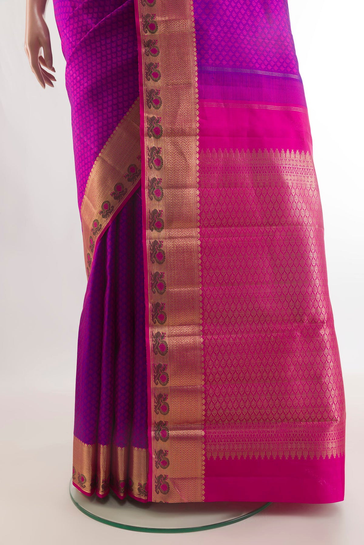 Pleats and pallu of Pure Silk Purple Kanchipuram Saree with Jacquard design on the body and Zari Border. 