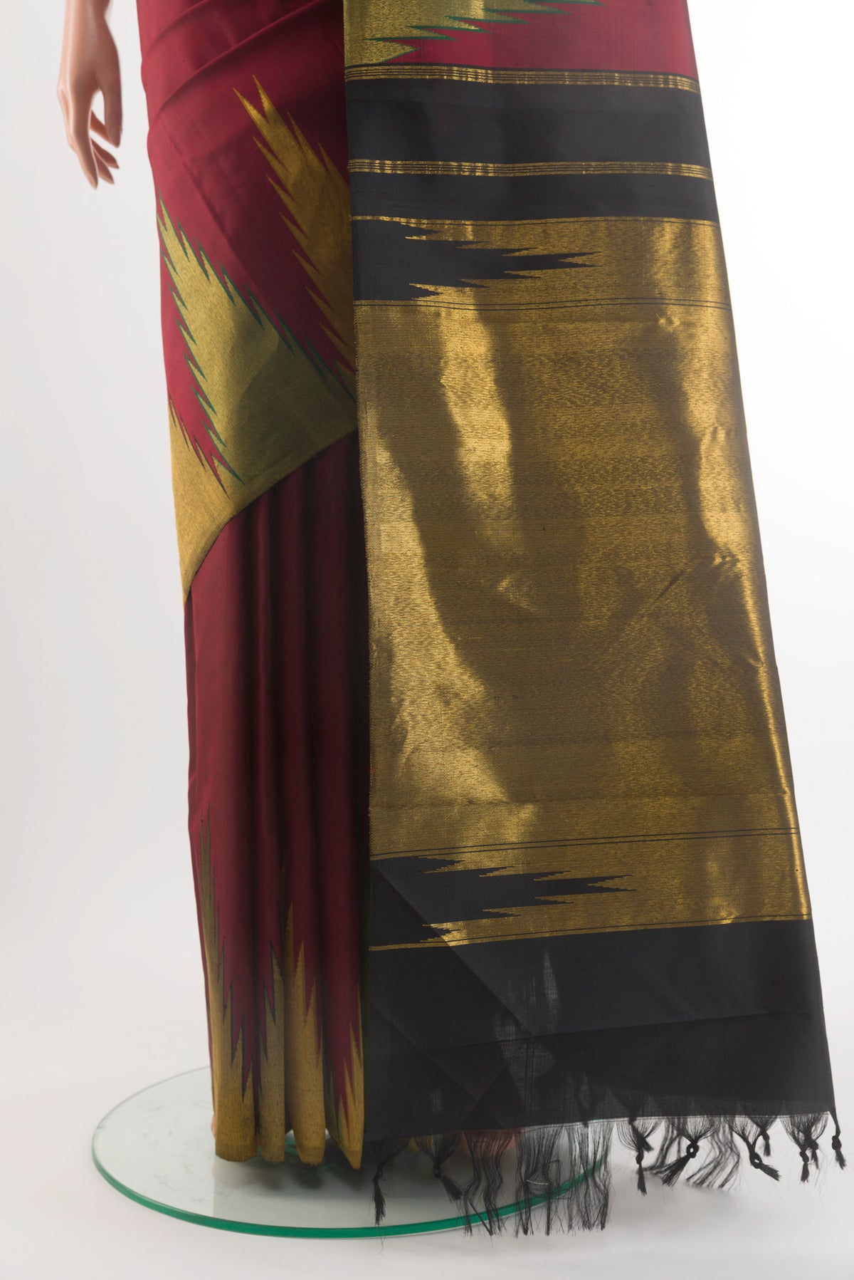 Pleats and pallu of Pure Silk Maroon Kanjivaram Saree with Plain Body and Temple Border. 