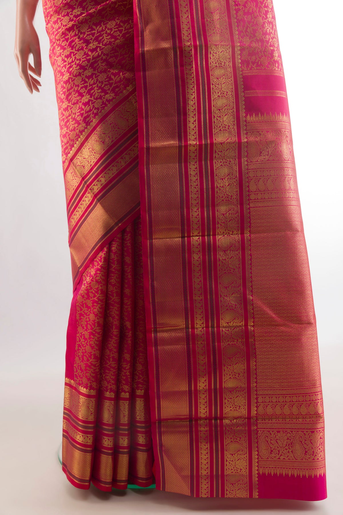 Pleats and pallu of Pure Silk Red Kanchipuram Saree with Zari Brocade on the body and Zari Border. 
