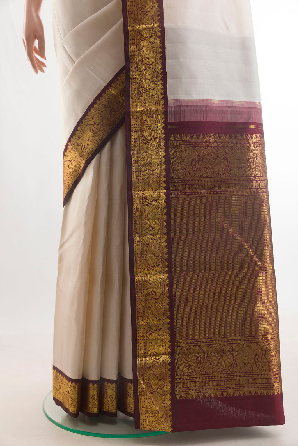 Pleats and pallu of Pure Silk Off White Kanjivaram Saree with Plain Body and Zari Border. 
