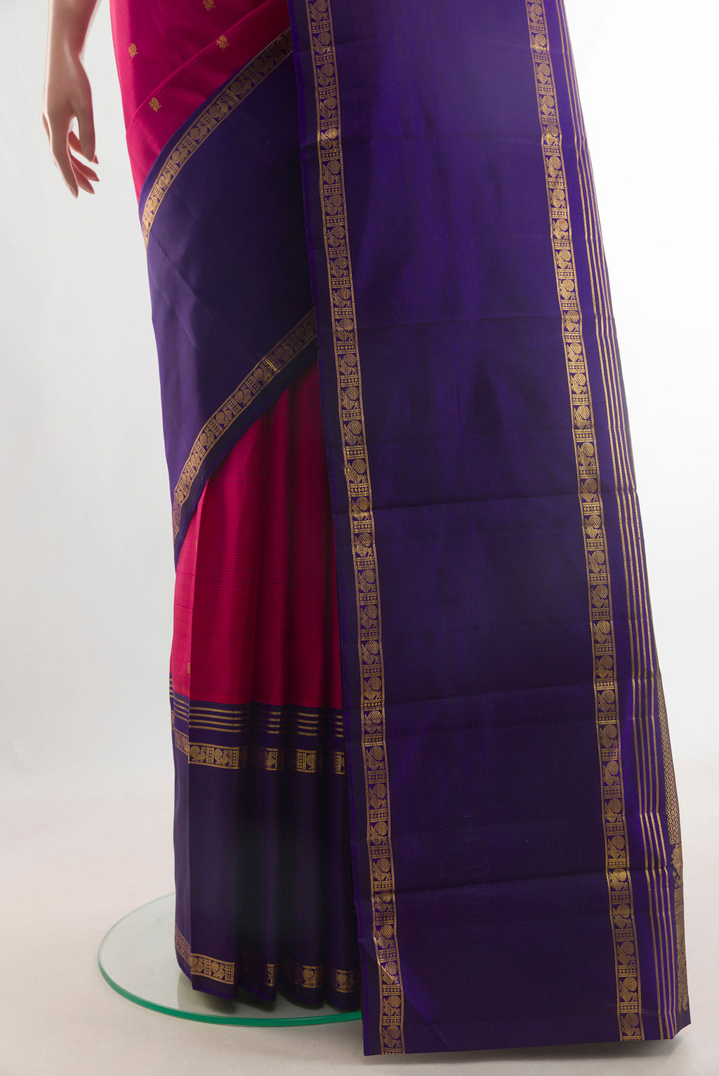 Pleats and pallu of Pure Silk Pink Kanjivaram Saree with Zari Butta on the body and Zari Border. 